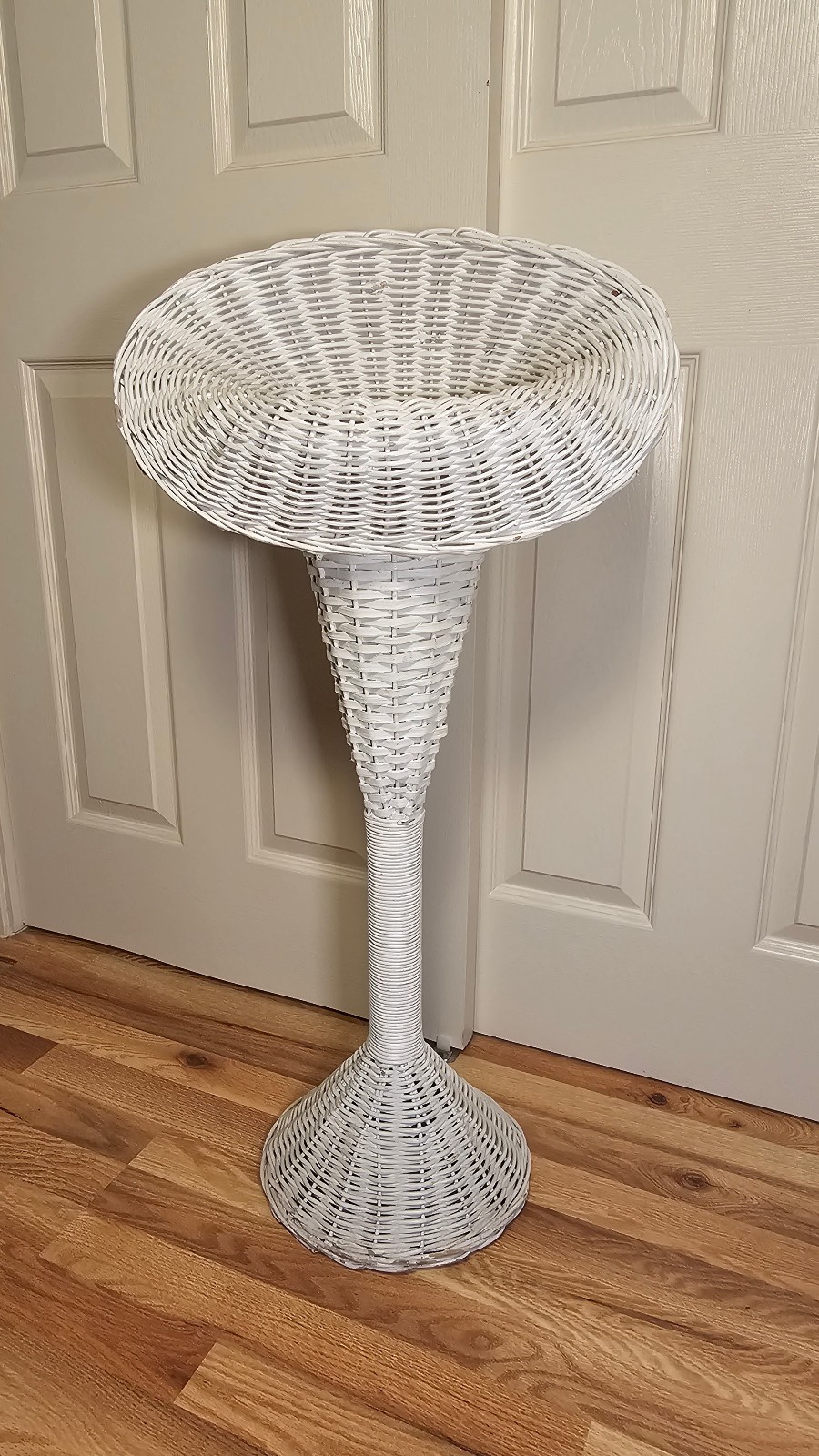 Antique White Wicker 45” Freestanding Trumpet Flute Floral Plant Stand Basket