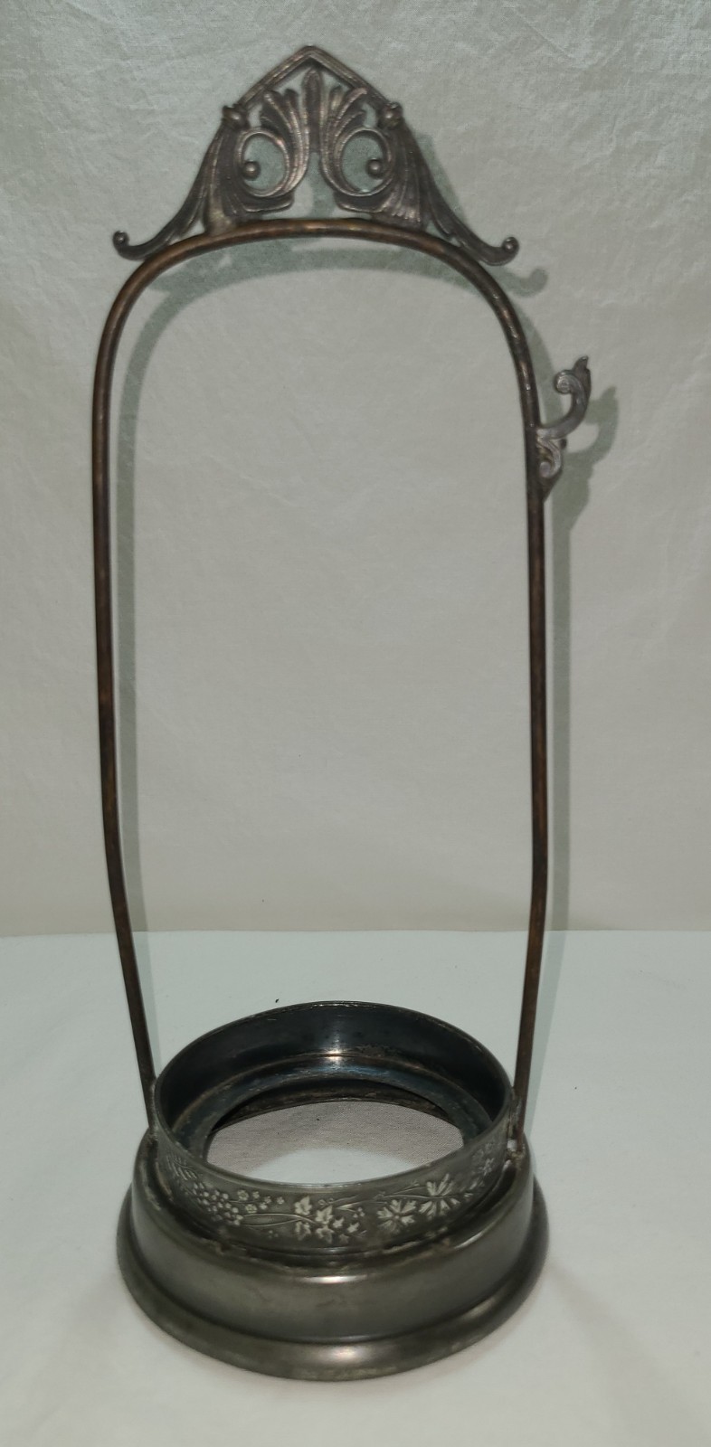 Antique Silverplate Pickle Castor Frame Meriden B Co 10″ Tall 1869 – 1938 yrs