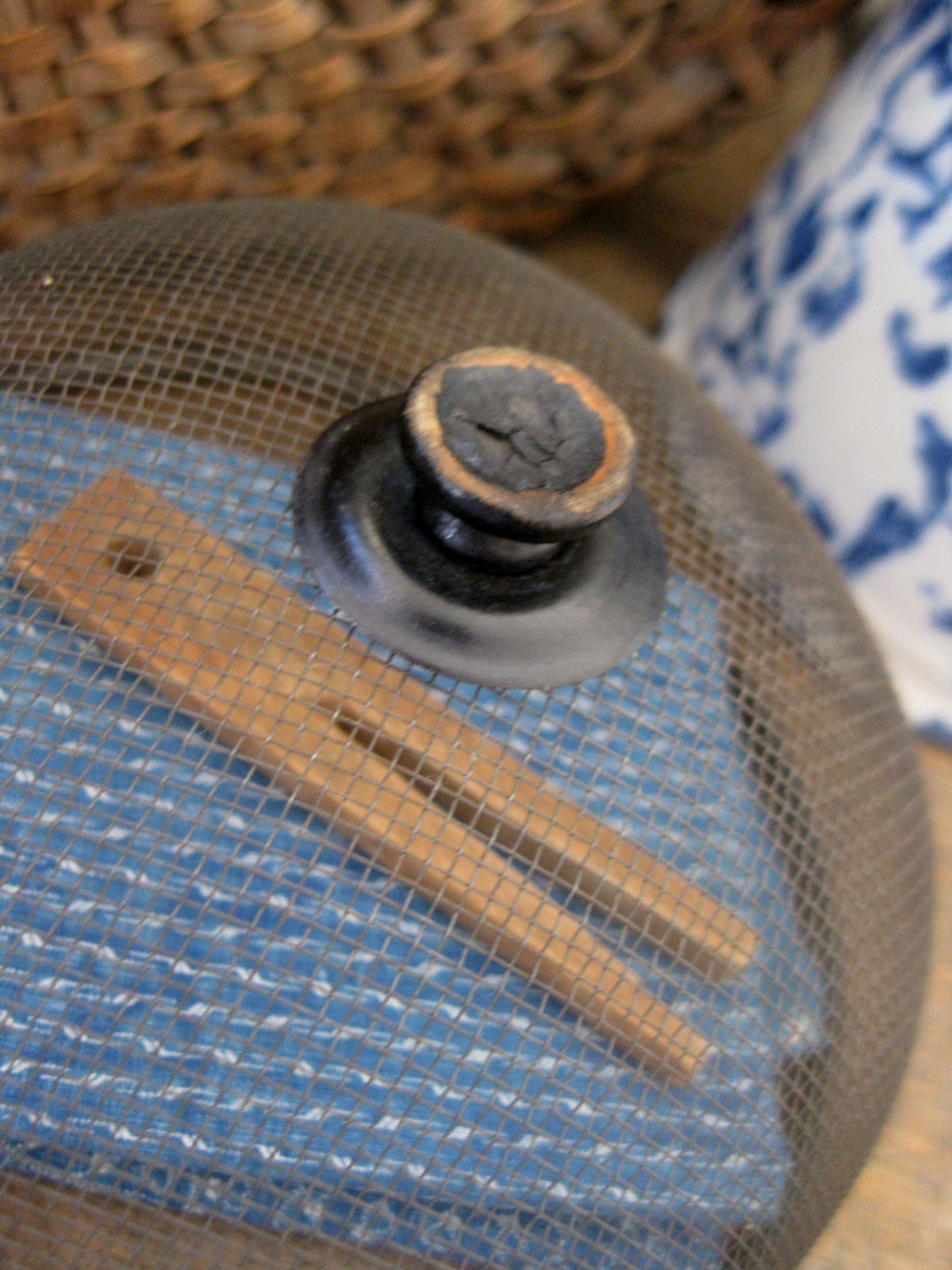 Small True Antique Wire Mesh Shoofly Food Cover Screen Wood Knob 6-1/4″ Diameter