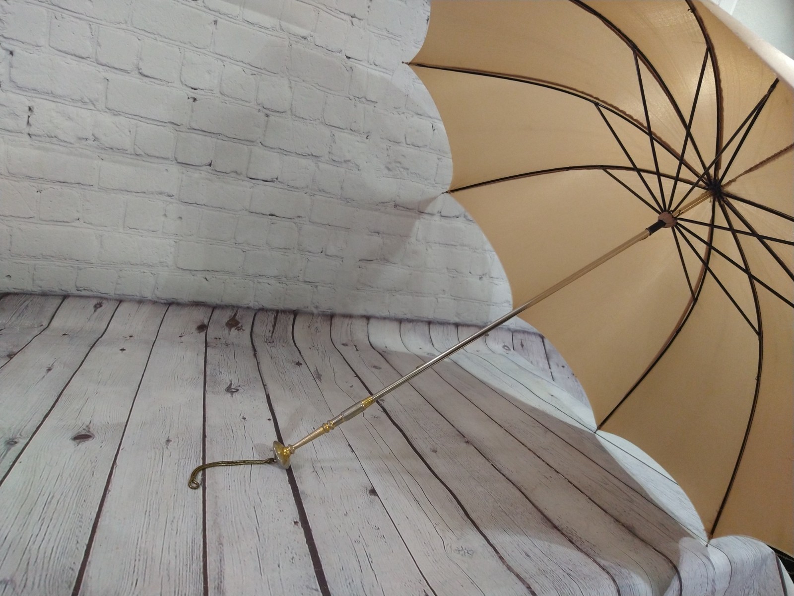 ANTIQUE tan & brass PARASOL / UMBRELLA – 1940’s – 1950’s ish / includes sleeve