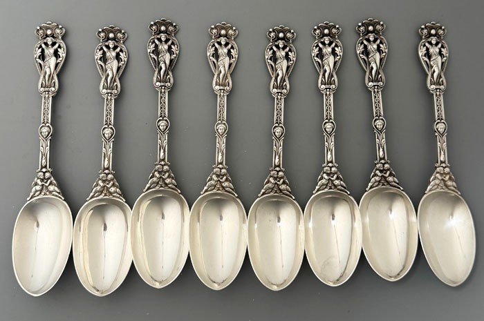 English 8 Sterling Dessert Spoons RICH FIGURE Goldsmiths Silversmiths 1901