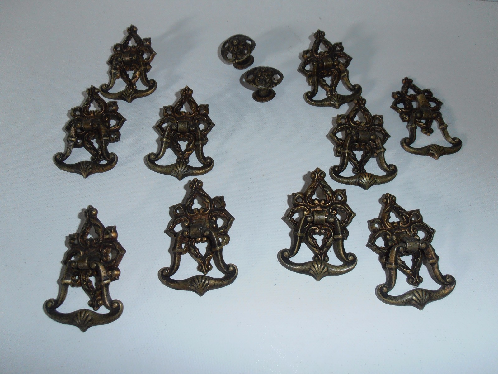 Lot of 12 – 10 Antique Drop Ring Pulls with plates 2 matching Knobs Solid Brass