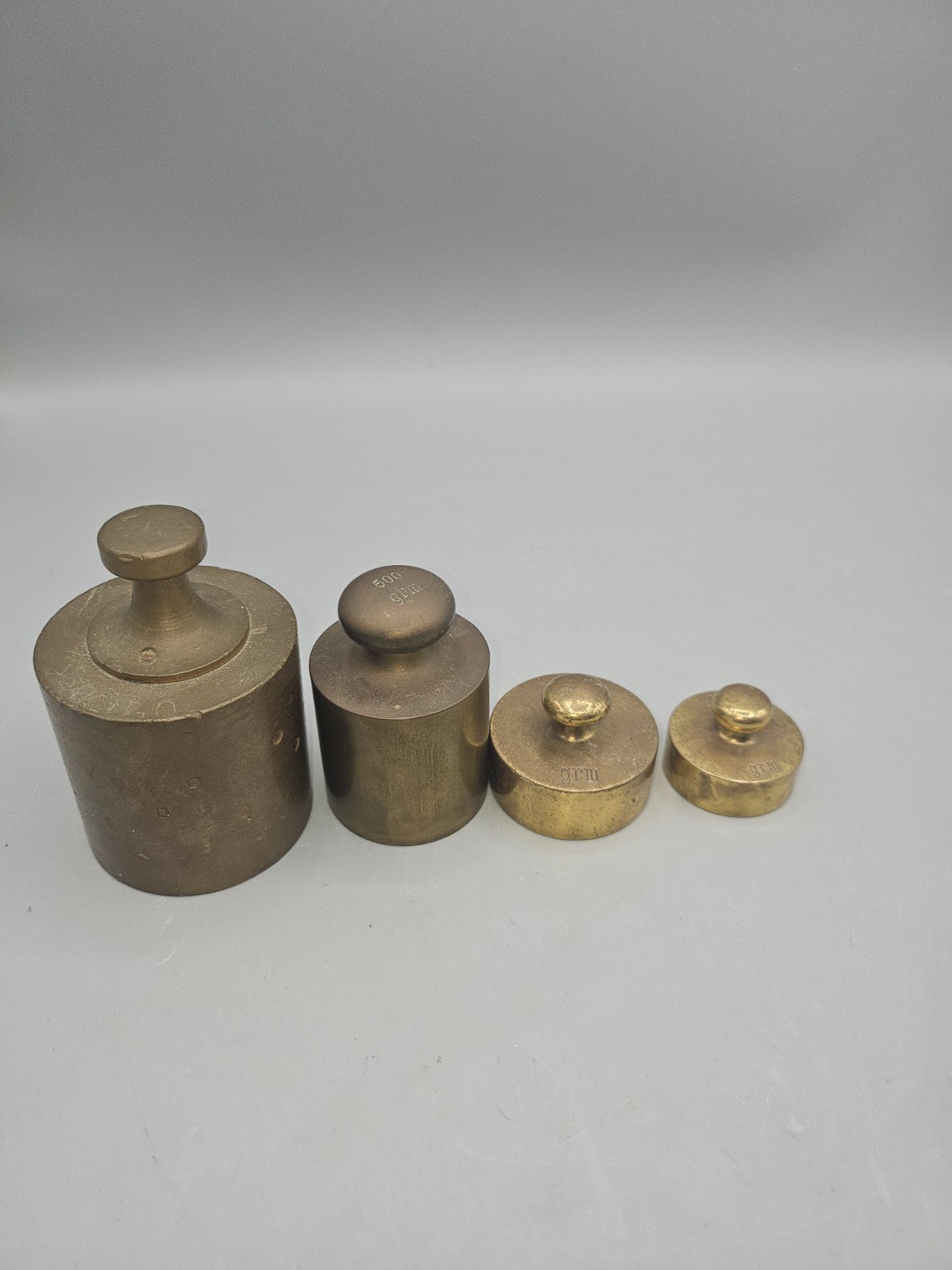 BRASS KNOBBED WEIGHTS 4 pc set 1 Kilo – 500 200 100 GRAM marks Balance Scale