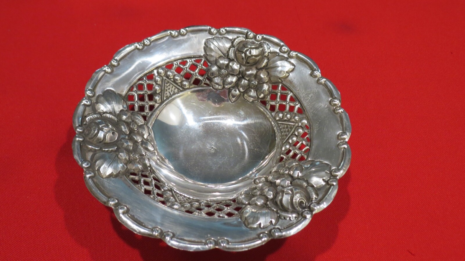 STERLING SILVER GREEK XEIPOE 925 5 7/8″ REPOUSSE BOWL IN ROCOCO STYLE NM