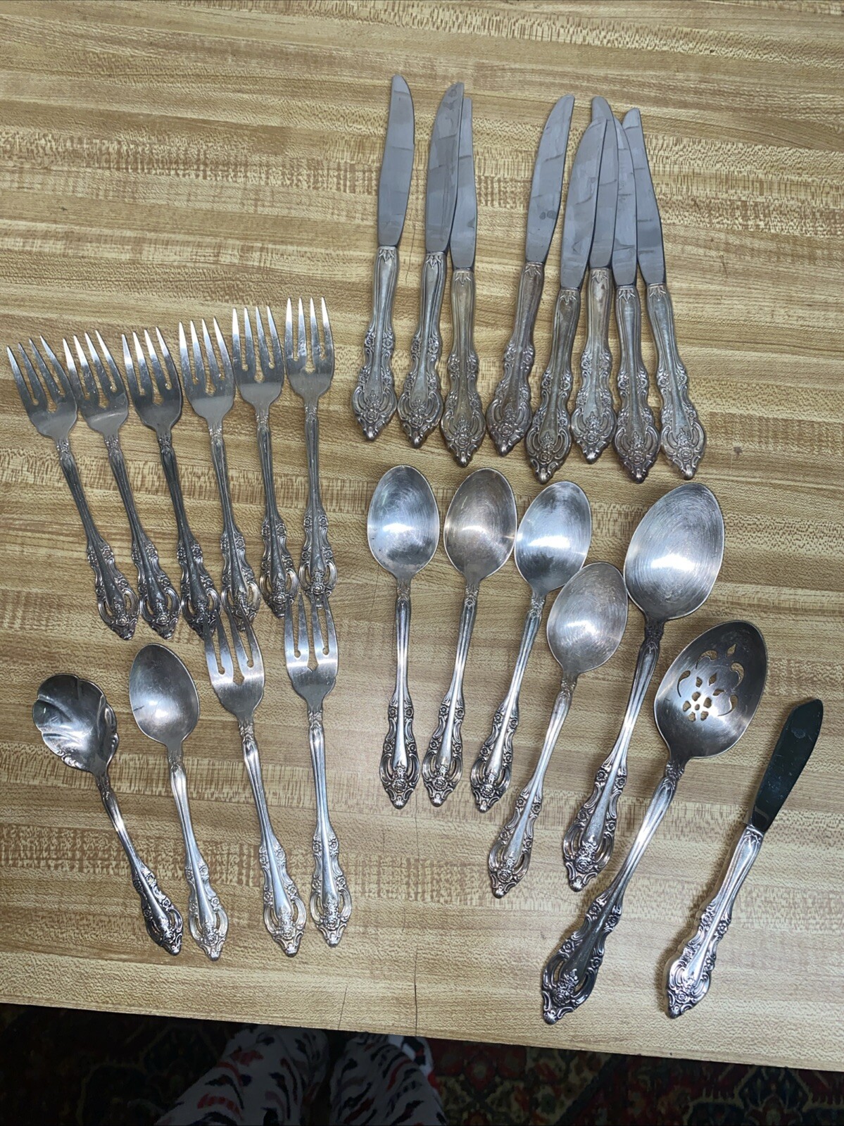 25 Pieces Oneida Community Silverplate 1965 Silver Artistry Pattern Fork Spoon