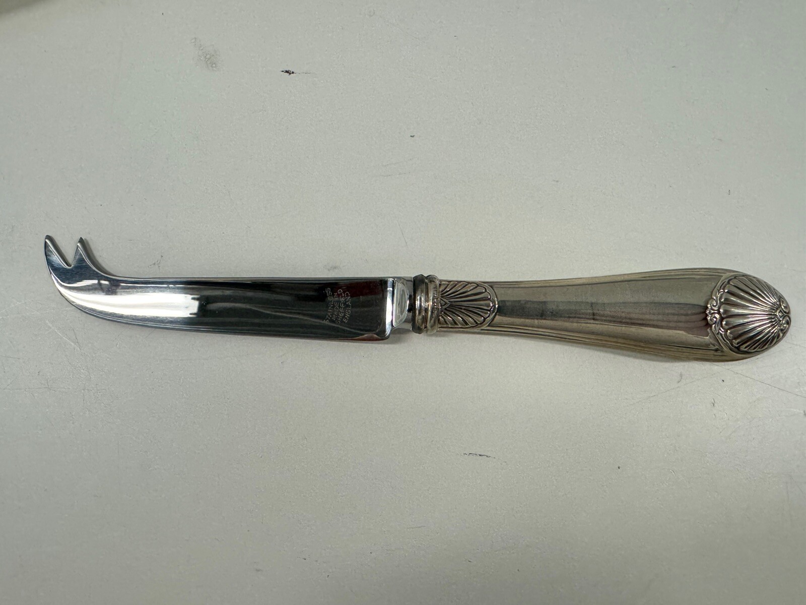 NEW with original Box English sterling handle Bar Knife 8.75″ with pretty shell