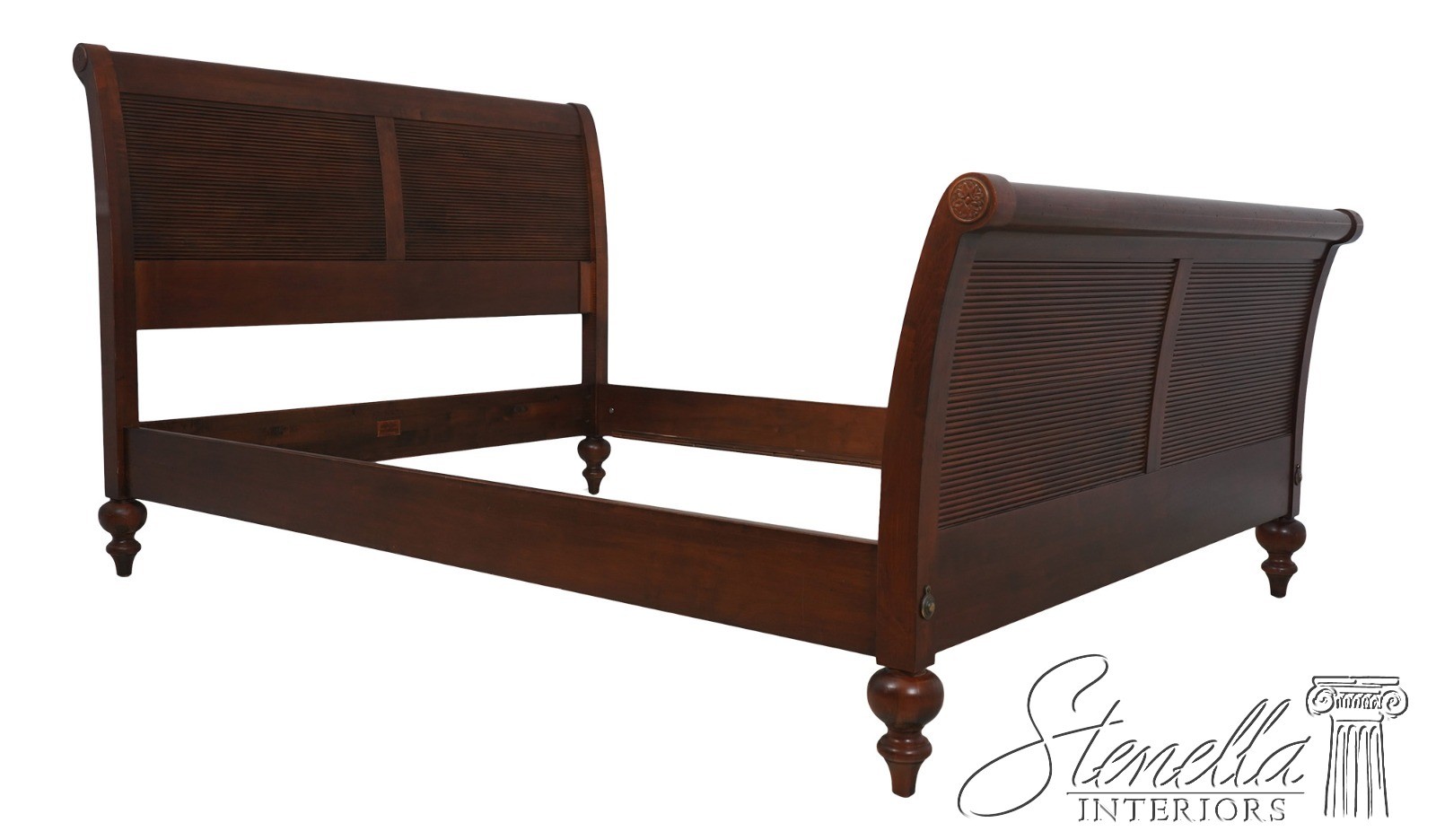 67737: ETHAN ALLEN British Classics Queen Size Sleigh Bed