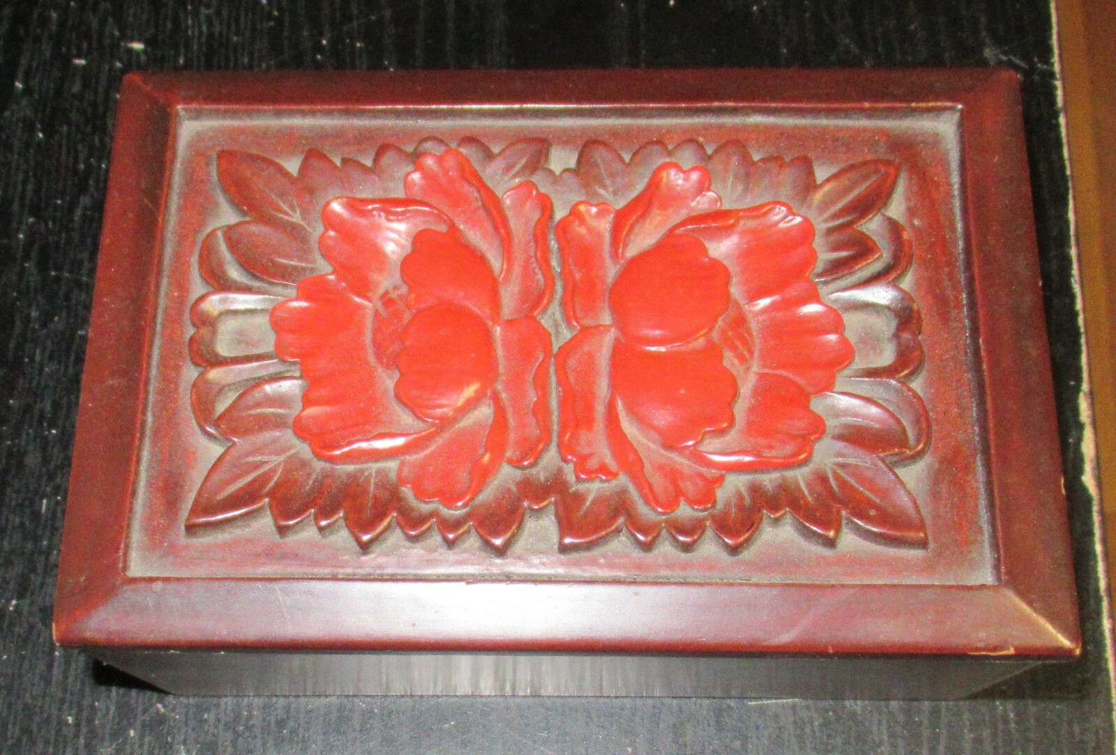 RARE CHINESE LACQUER ROSE CARVED TOP TRINKET JAR BOX SIGNED