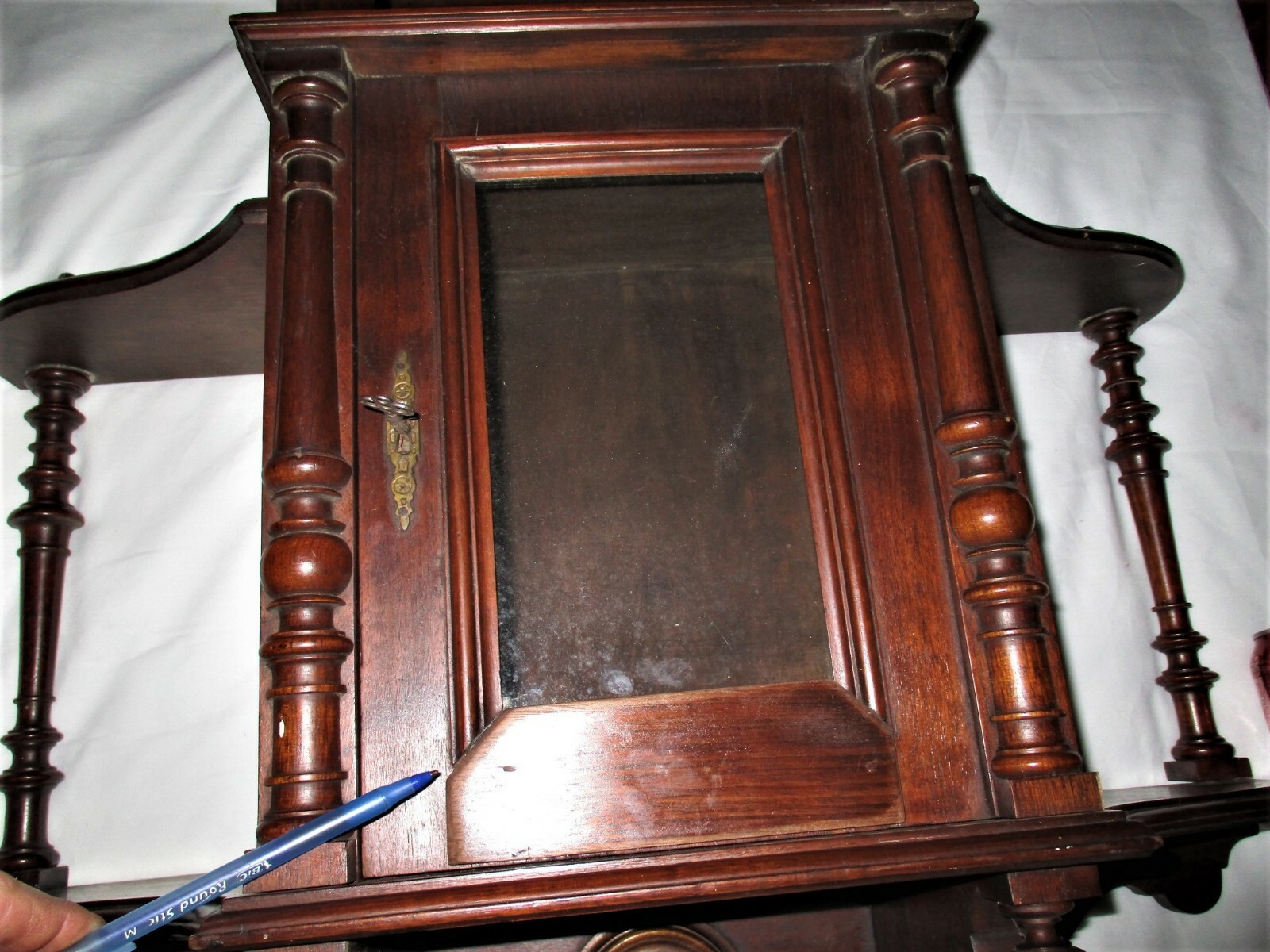 ANTIQUE USA VICTORIAN WOOD FURNITURE CABINET CAST IRON KEY LOCK HOME WALL SHELF