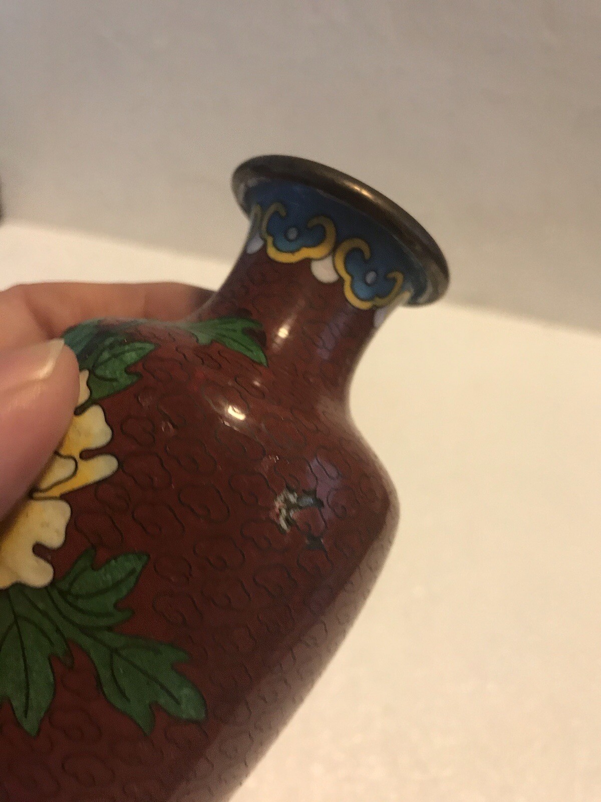 Asian dark red 4 inch tall Cloisonne Vase Floral Patten with wood base