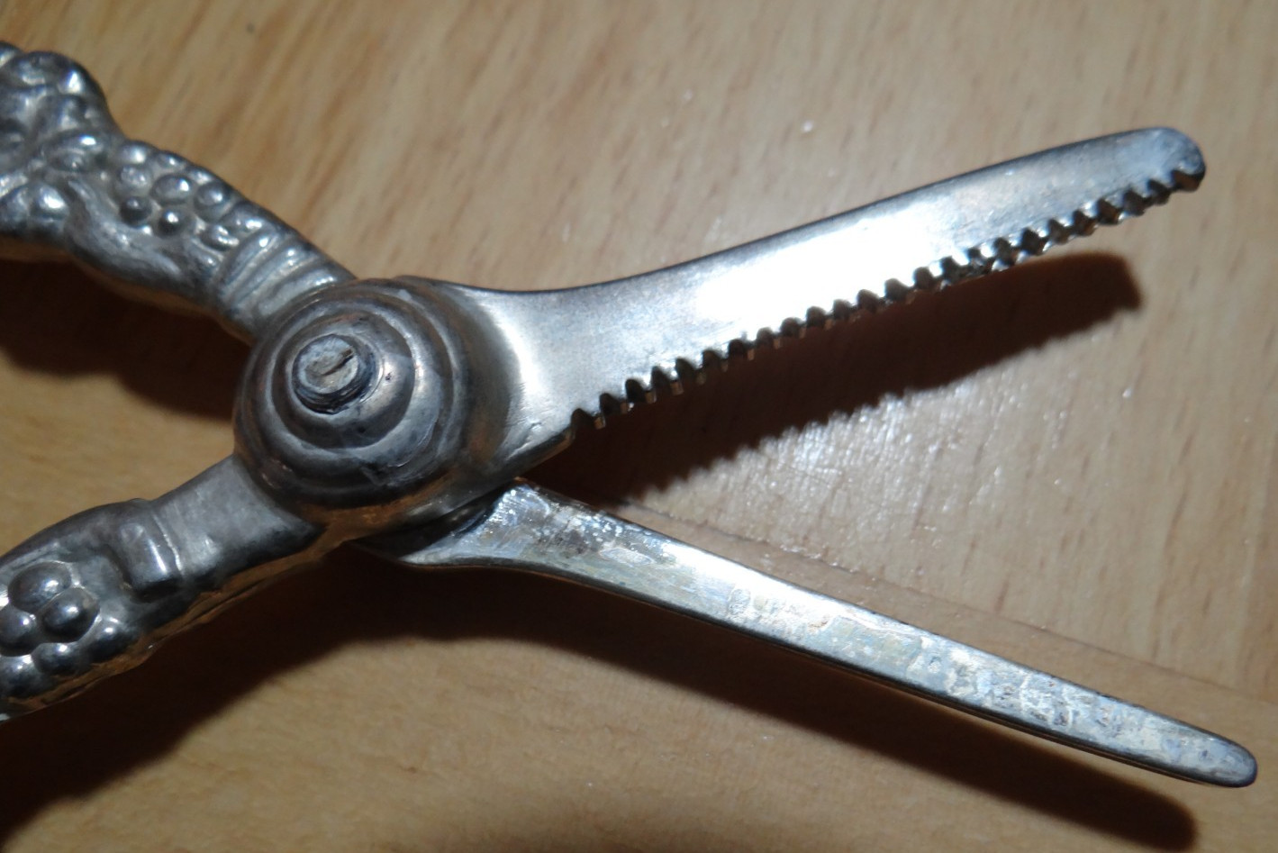 Grape Shears Scissors Fox and Grapes Design Silver Plate Vintage