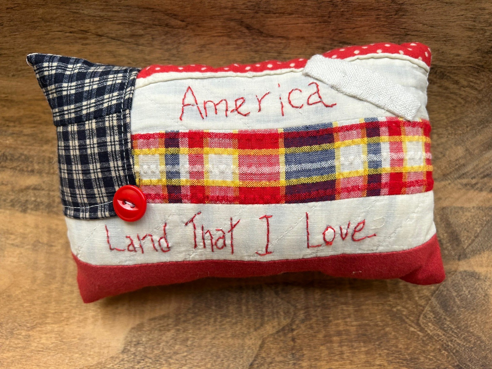 Primitive Stitchery Very Prim Grungy American Flag Land That I Love Shelf Tuck