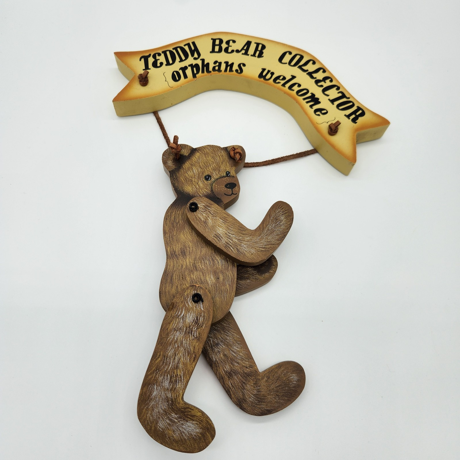 Wall Plaque Teddy Bear Collecter Orphans Welcome Moveable Arms Legs 13″ Tall