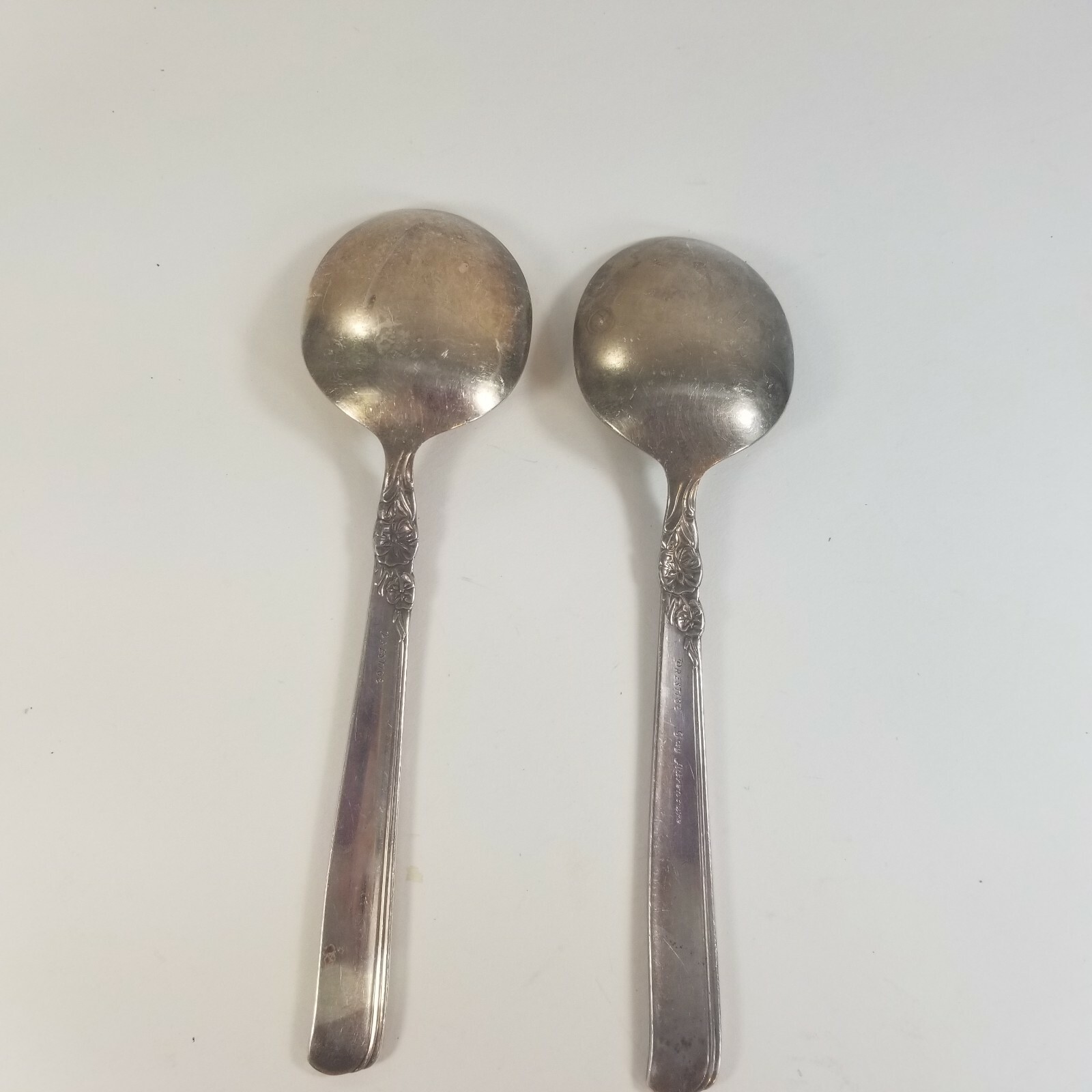 Oneida Prestige GAY ADVENTURE 2 Round Bowl Soup Spoons 6-1/2″ Silverplate 1955?