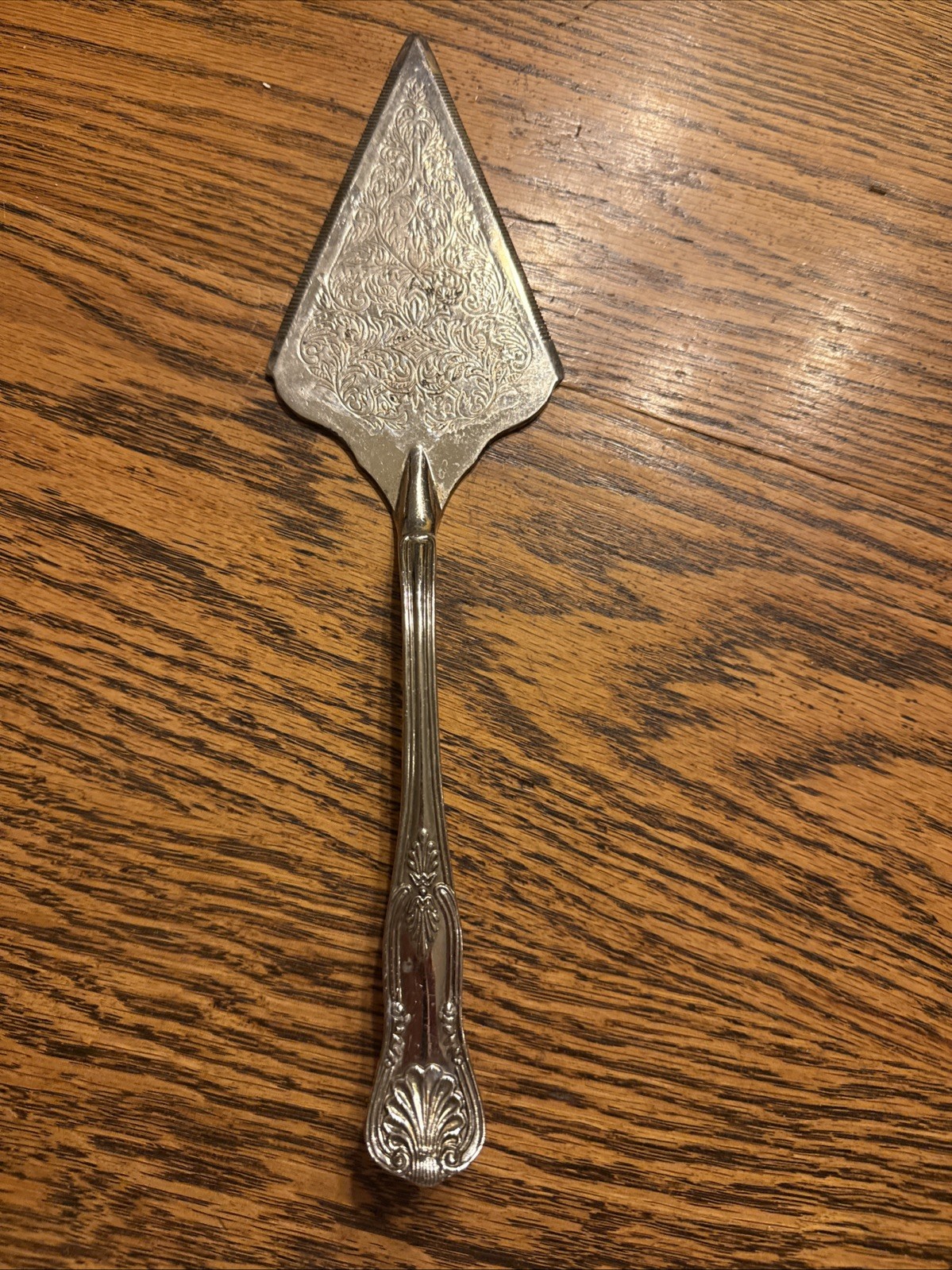 Vintage Silver Plate Ornate Shell Pattern Cake or Pie Server ~ 12″