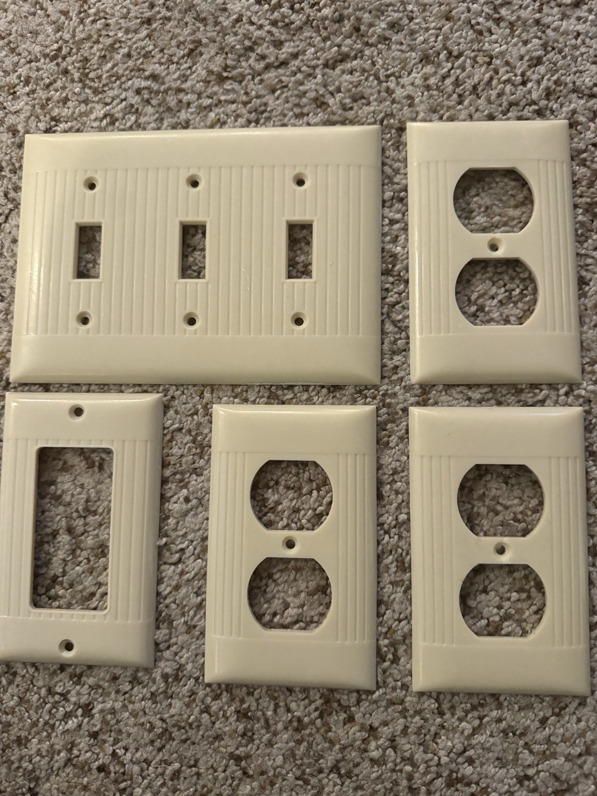 Wall Plates Vintage Ribbed Ivory 3 Outlet, 1 – 3 Switche And 1 GFCI Outlet