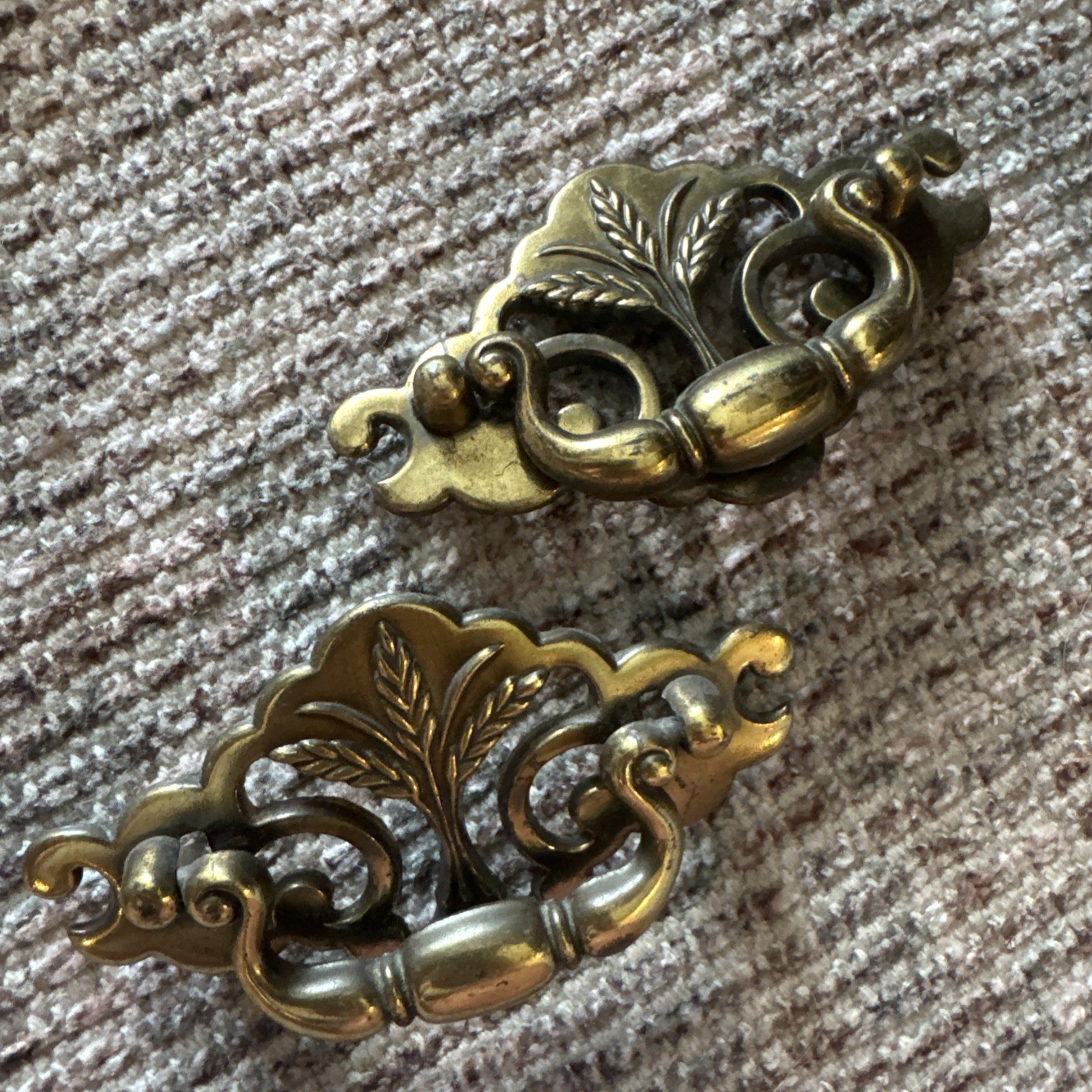 Vintage Brass (SET OF 2) WHEAT STALK PATTERN BRASS DROP BAIL DRAWER HANDLES