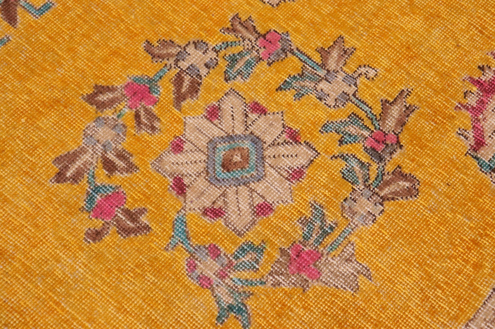 Bold Hand-Knotted Wool Area Rug – Saffron Yellow & Gray Medallion 9’10” x 12’7″