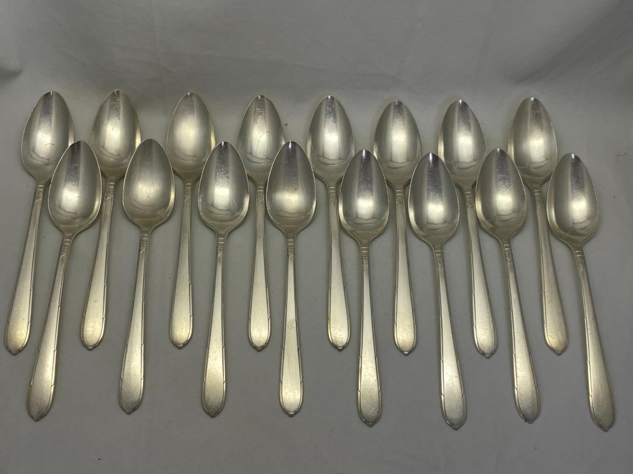 1935 ONEIDA SILVERPLATE BERKELEY SQUARE 16 TEASPOONS