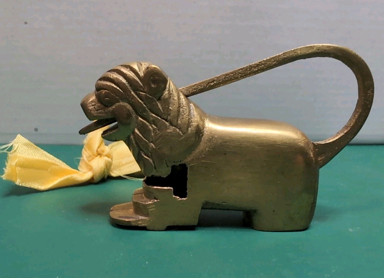 Vintage Brass 2 1/8″ Foo Dog Padlock With Two Keys