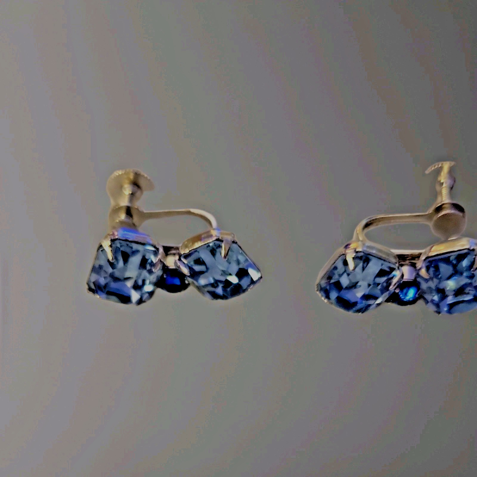 Vintage Dangle Drop Screw Back Earrings Beautiful earrings, ship in USA included