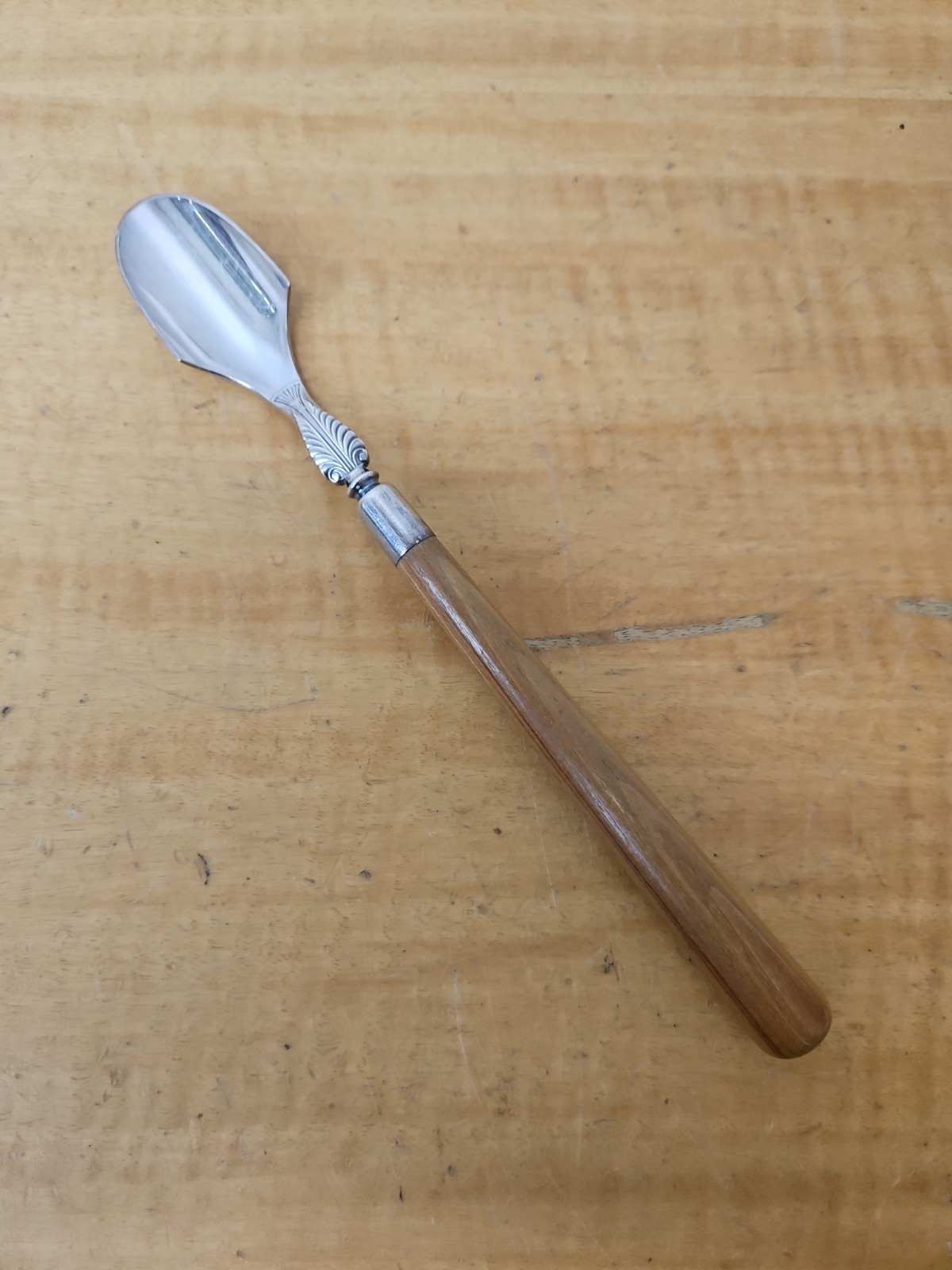 GORHAM 9-3/4″ Silver Plate CHEESE SCOOP Wood Handle #02