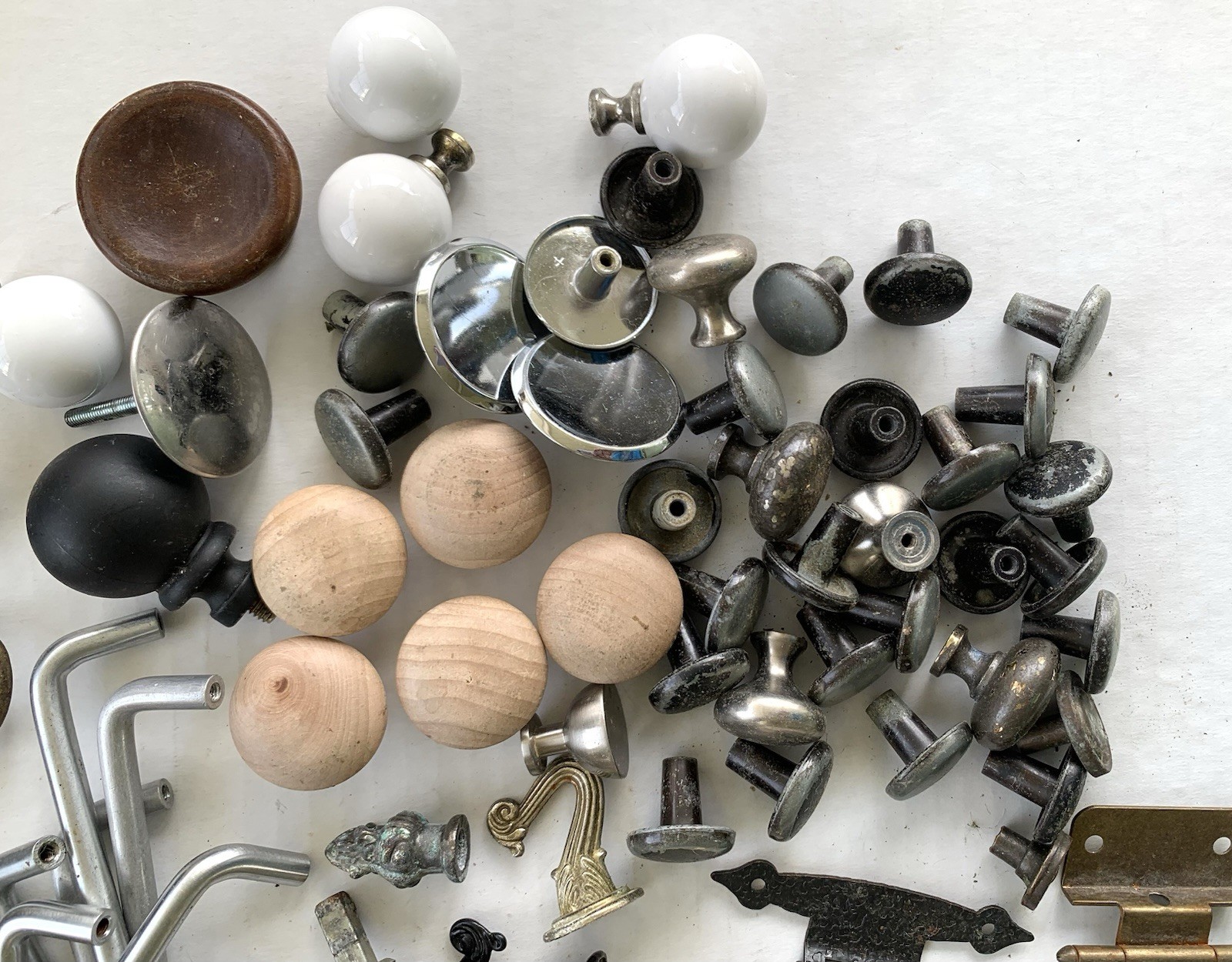 Vintage Cabinet Hardware Knobs Hinges Handles Pulls 6 Lb Lot of 83 pcs Brass