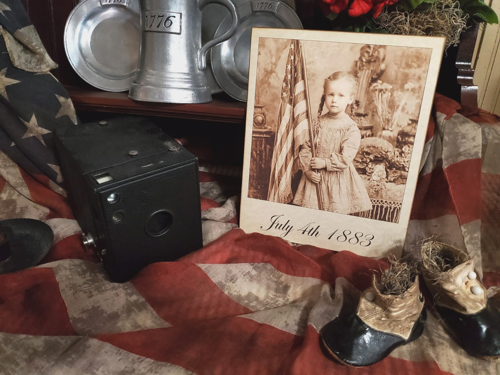 VINTAGE PRIMITIVE COLONIAL STYLE PATRIOTIC JULY 4 1883 PORTRAIT PHOTO GIRL SIGN
