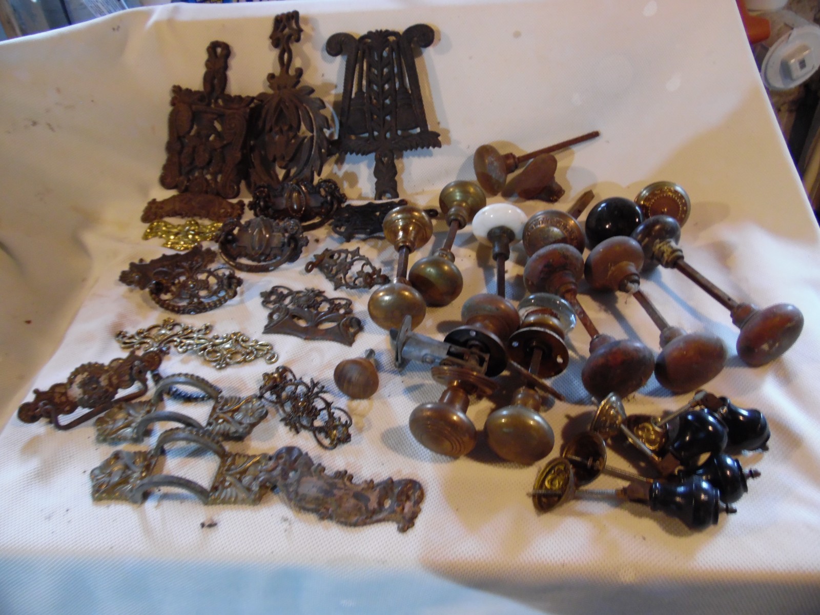 Lot of Assorted Antique Vintage Door Knobs, Drawer pulls, Trivets Misc Hardware