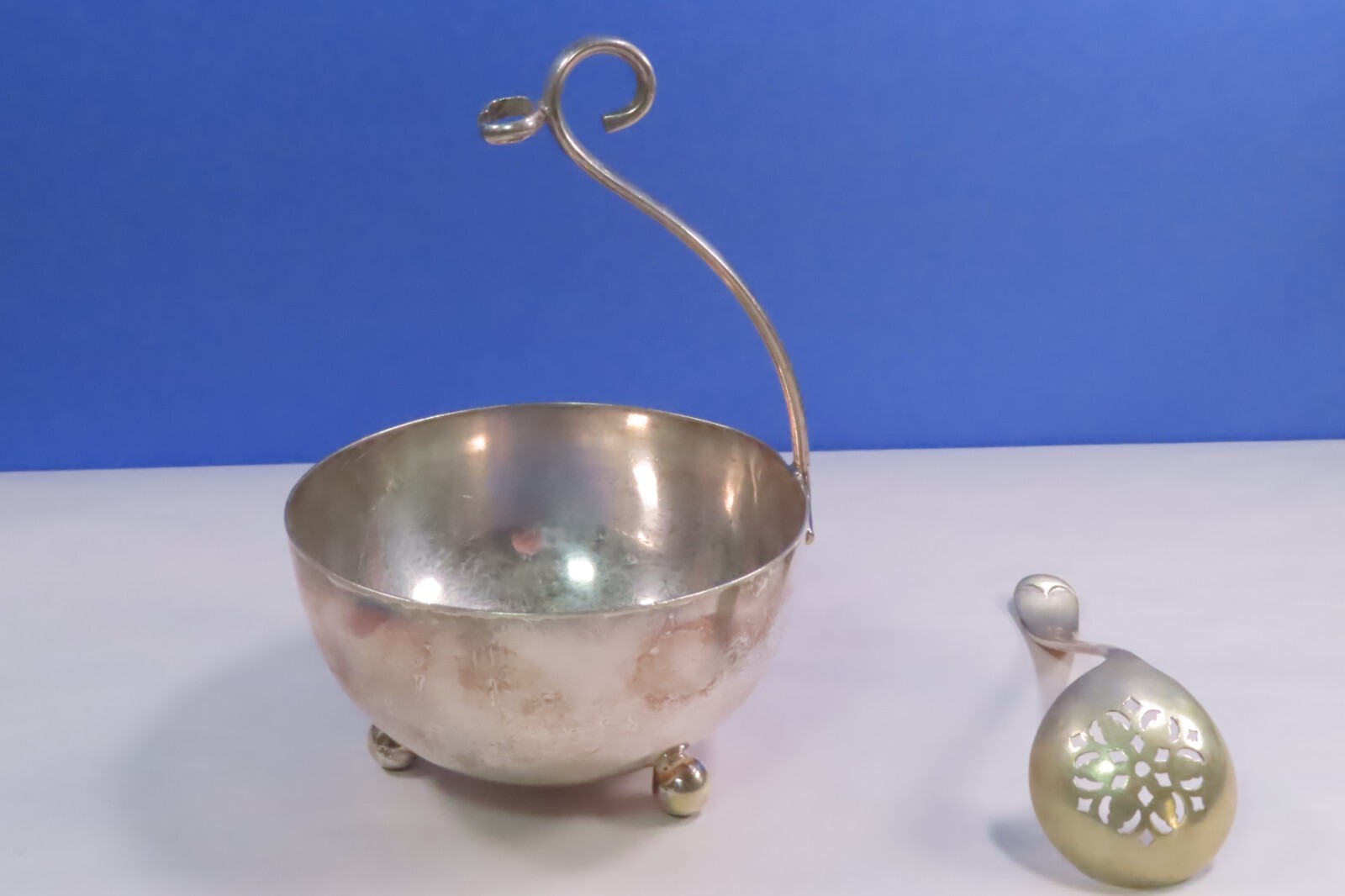 Antique Robert Pringle Silver Plate Sugar Bowl w/ Hanging EPNS Spoon 6″ Tall