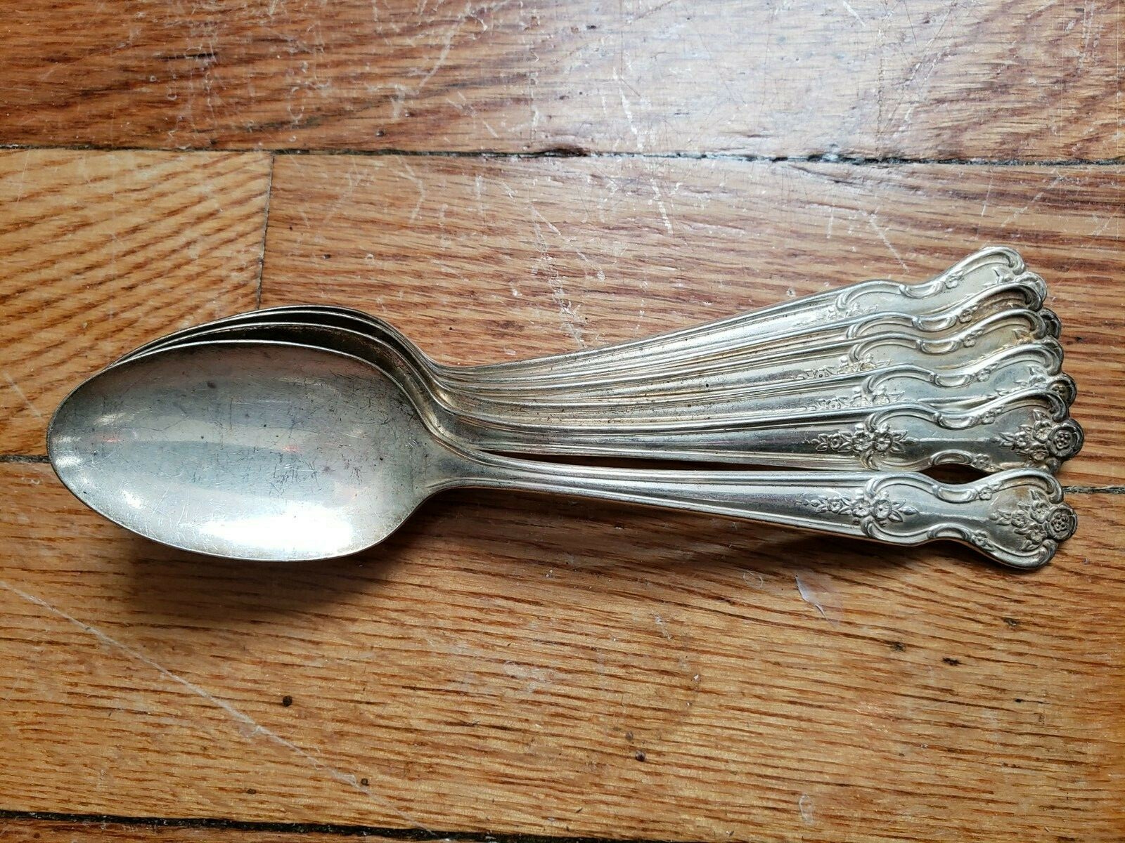 6 ANTIQUE COLLECTIBLE TEA SPOONS 6″ *WM ROGERS MFG CO* EXTRA SILVER PLATE-