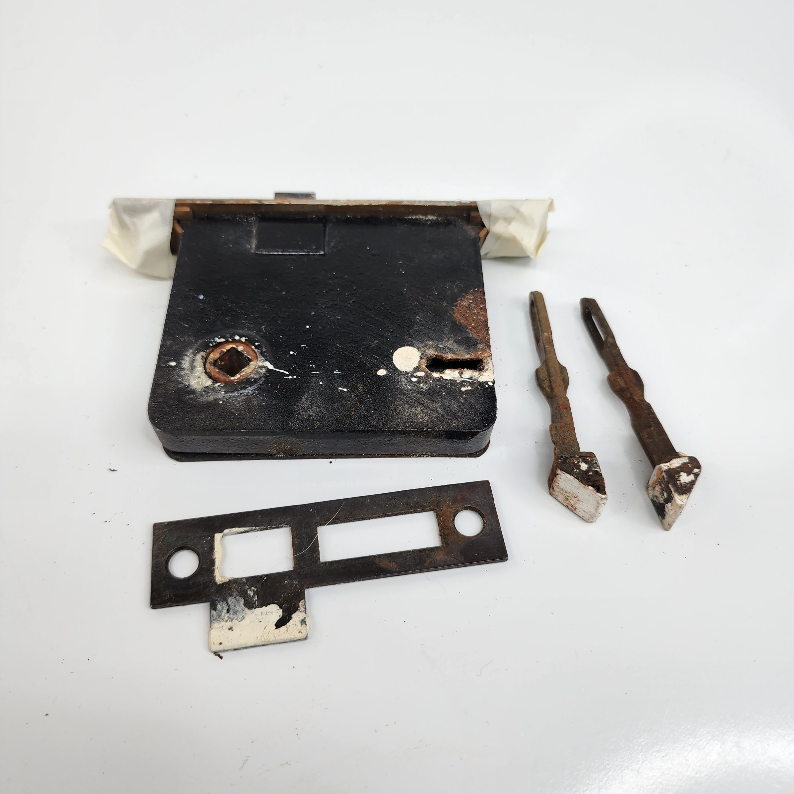 4 Piece Vtg Door Set Handle Striker Plate Frame Closet Door 3-4″ Random Parts