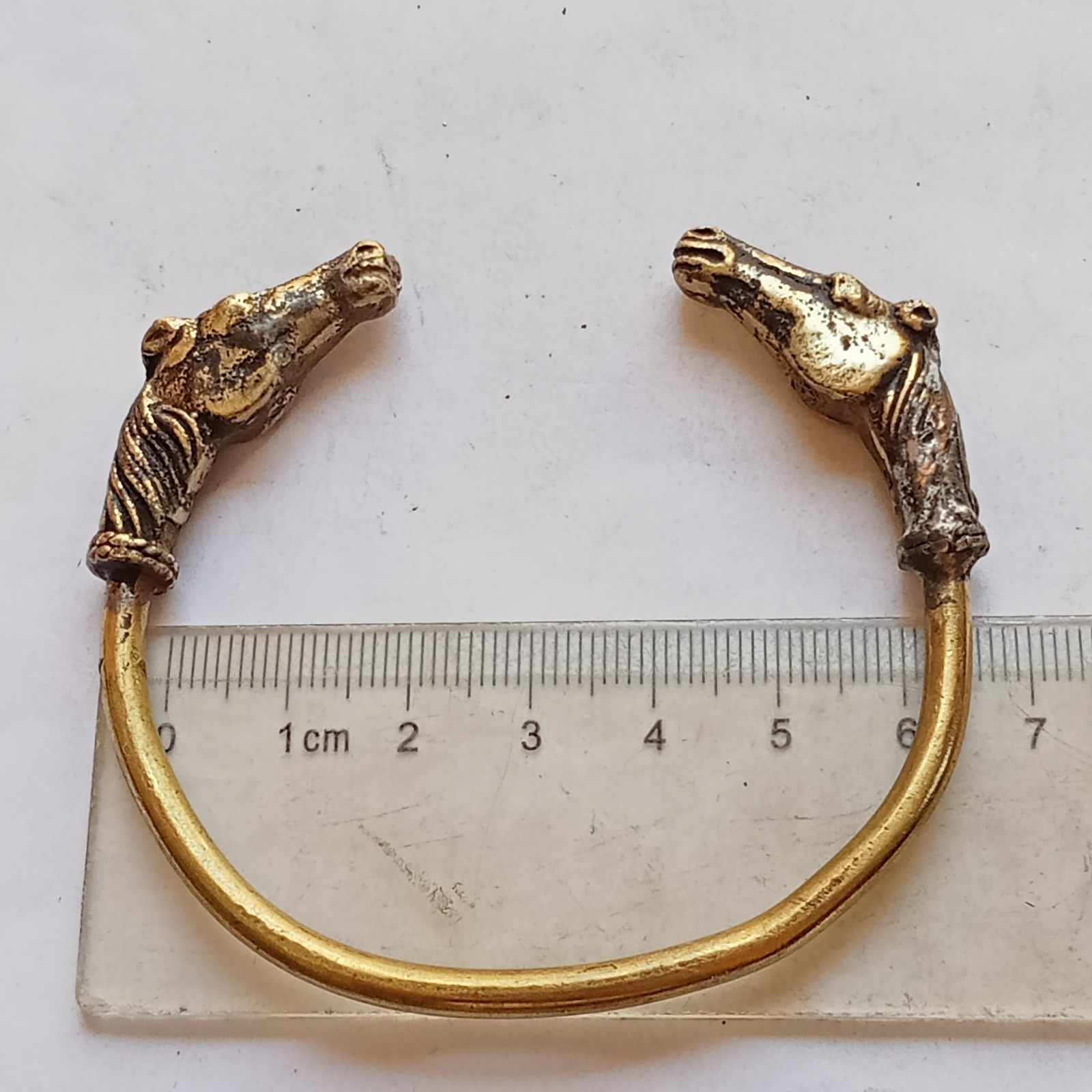 VERY UNIQUE ANCIENT ROMAN GREEK VERY RARE BRONZE BANGLE WITH HORSE HEADS