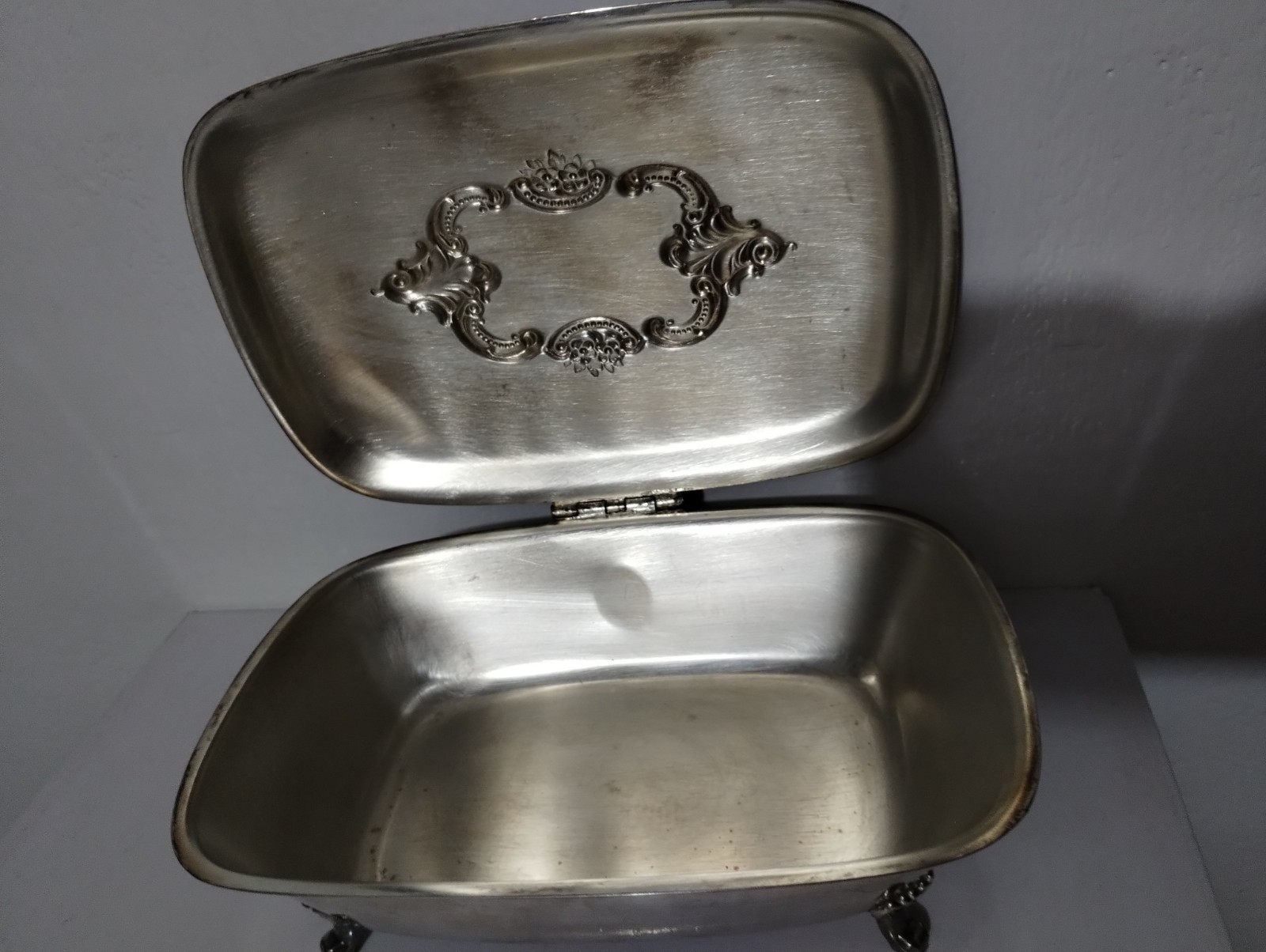 Vintage Silverplated Baroque by Wallace Crumb Butler Footed W/ Wood Handle 276
