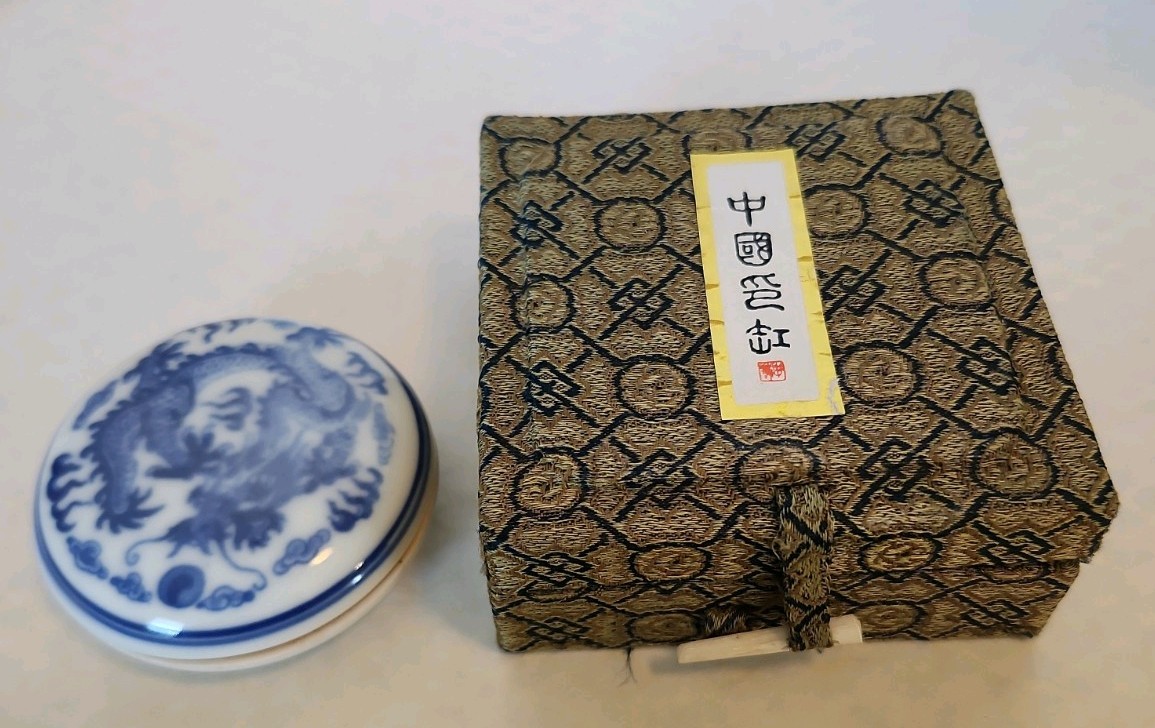 Vintage Chinese Blue & White Porcelain Ink Paste Box w/ Original Silk Case & Ink