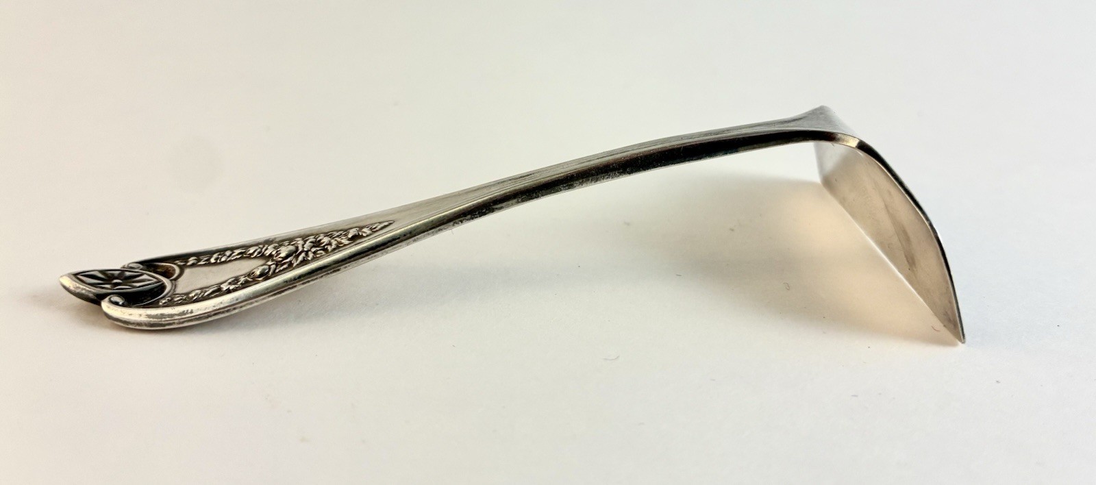 1847 Rogers Old Colony XS Triple Silverplate Baby Food Pusher 1911