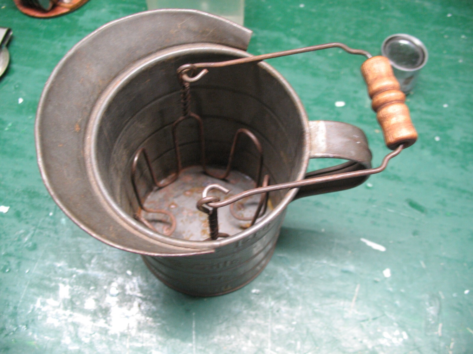 PRIMITIVE TIN MEASURING CUP 1 PT – 1/2 PT -3 GILLS -1GILL w/ WIRE CAGE