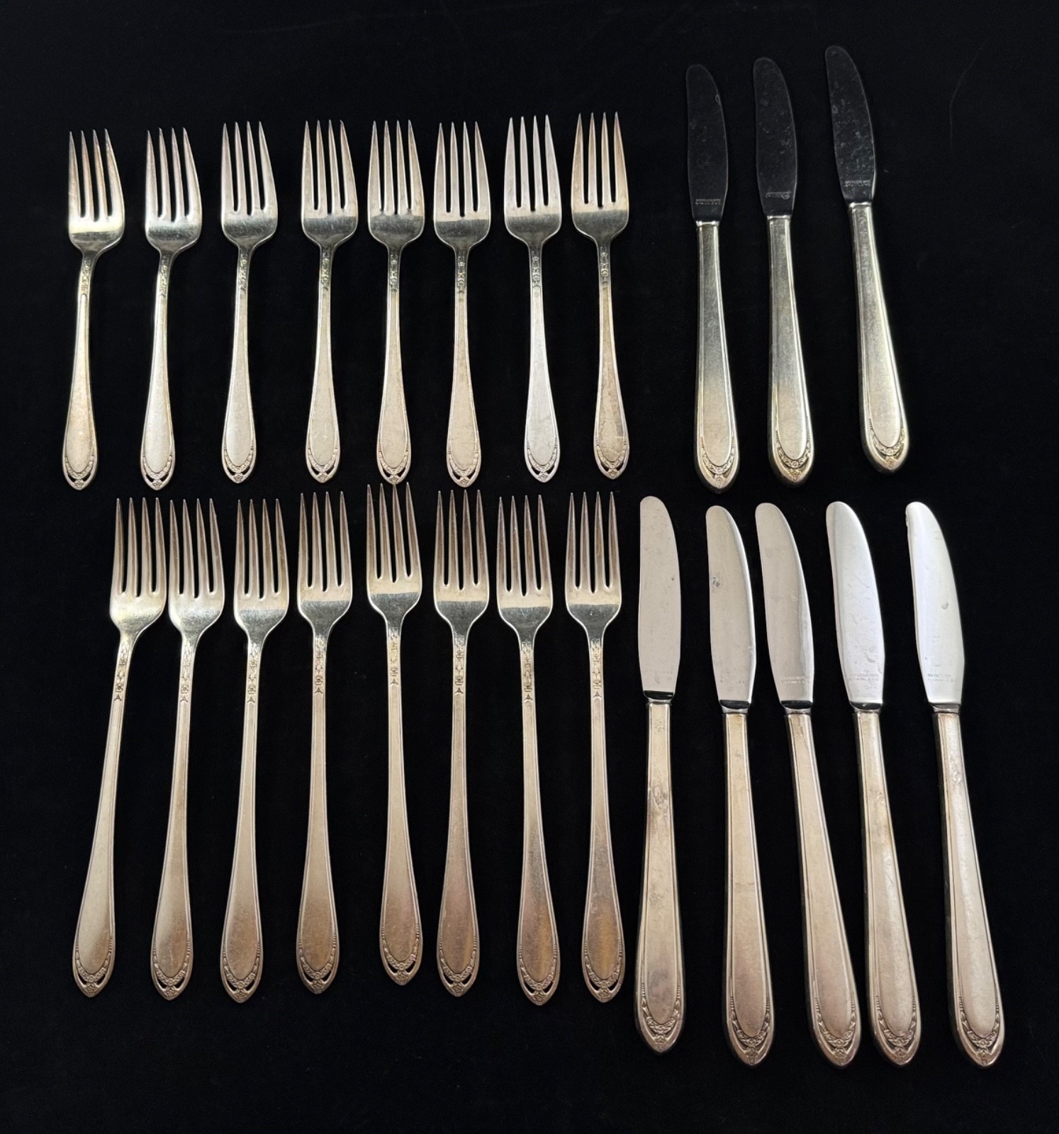 1847 Rogers Bros SILVERPLATE flatware LOVELACE 57 pcs silver