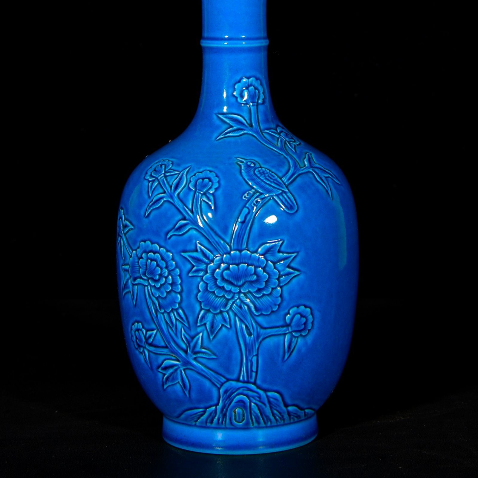 A Pair Chinese Peacock Blue Glaze Porcelain Carved Flower and Bird Pattern Vases