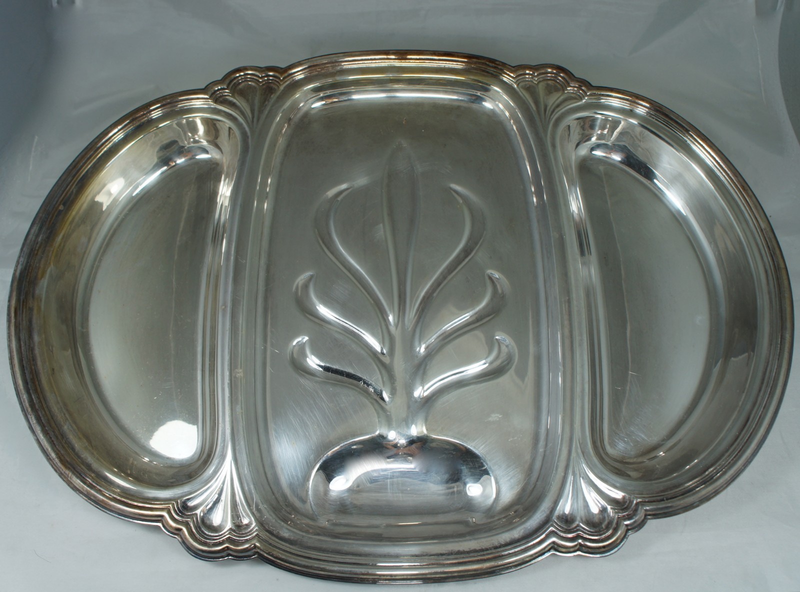ANTIQUE SILVER PLATE LARGE 20″ MEAT SERVING DIVIDED TRAY CHADWICK W/ TREE WELL