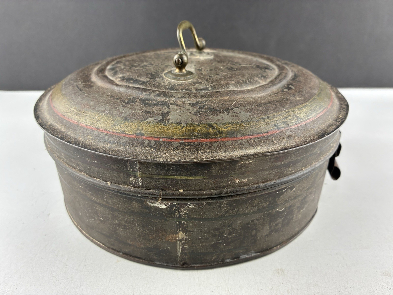 Antique Toleware Tin Spice Box w/ 7 Individual Spice Tins ~ Round w/ Drop Handle