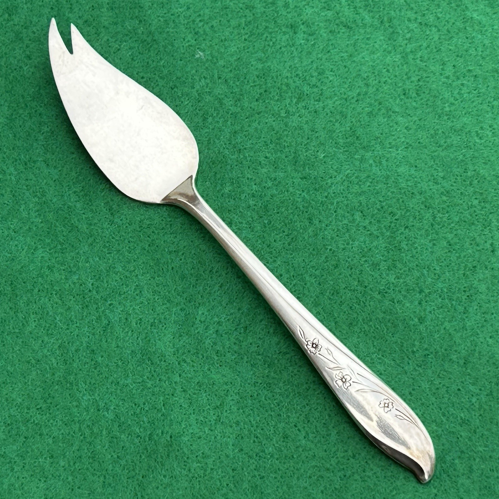 1847 Rogers Bros Intl Silver Springtime Silver Plated Flatware Cheese Knife