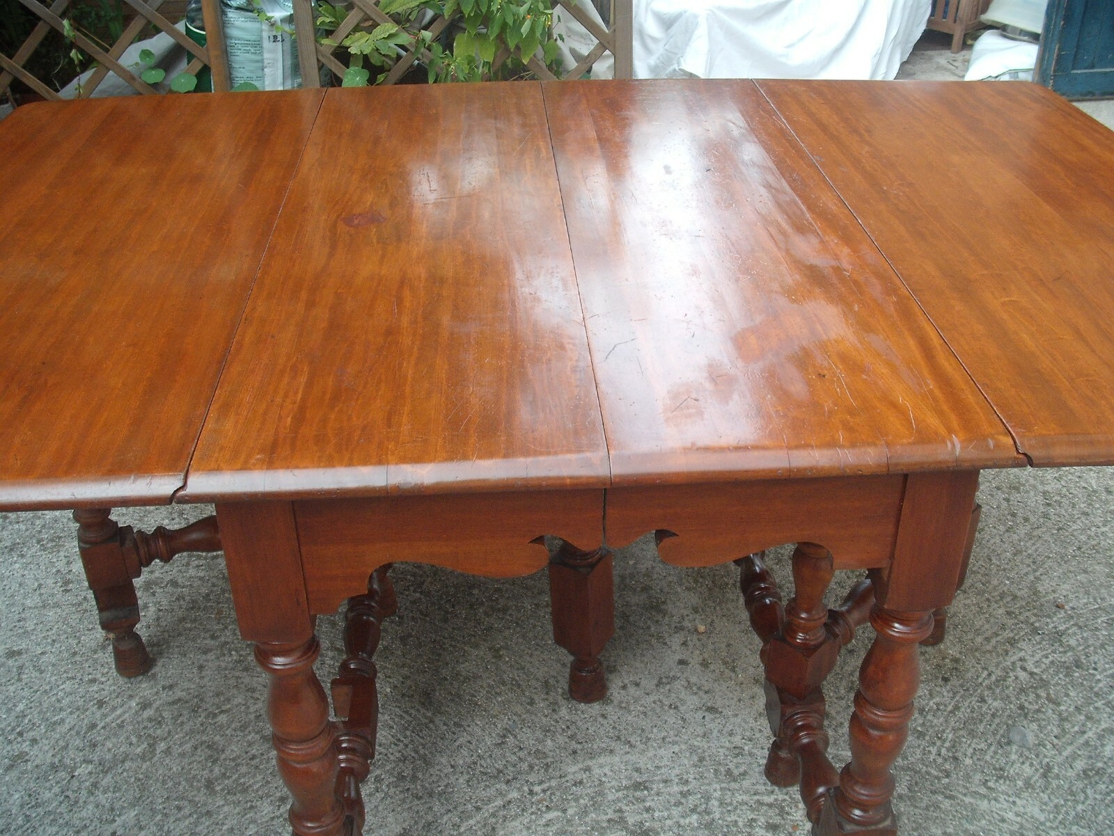 Antique Maple Gateleg Dining Table.
