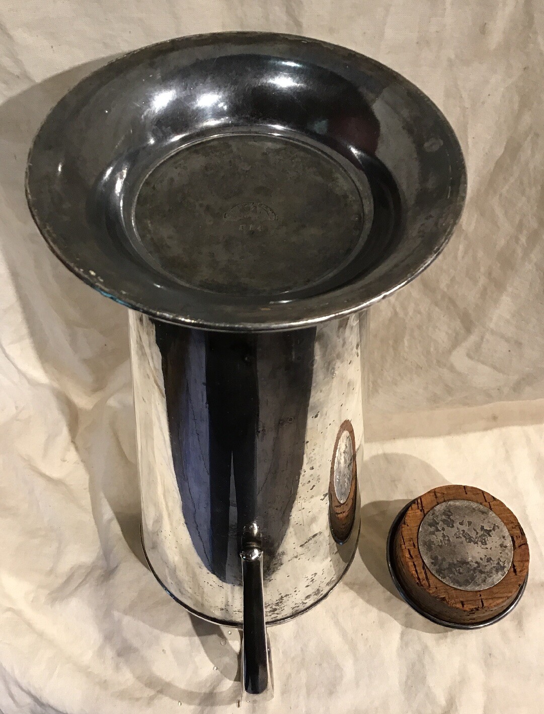 MERIDEN INTERNATIONAL SILVER PLATE NO 314 COCKTAIL SHAKER 56 OUNCE ART DECO ERA
