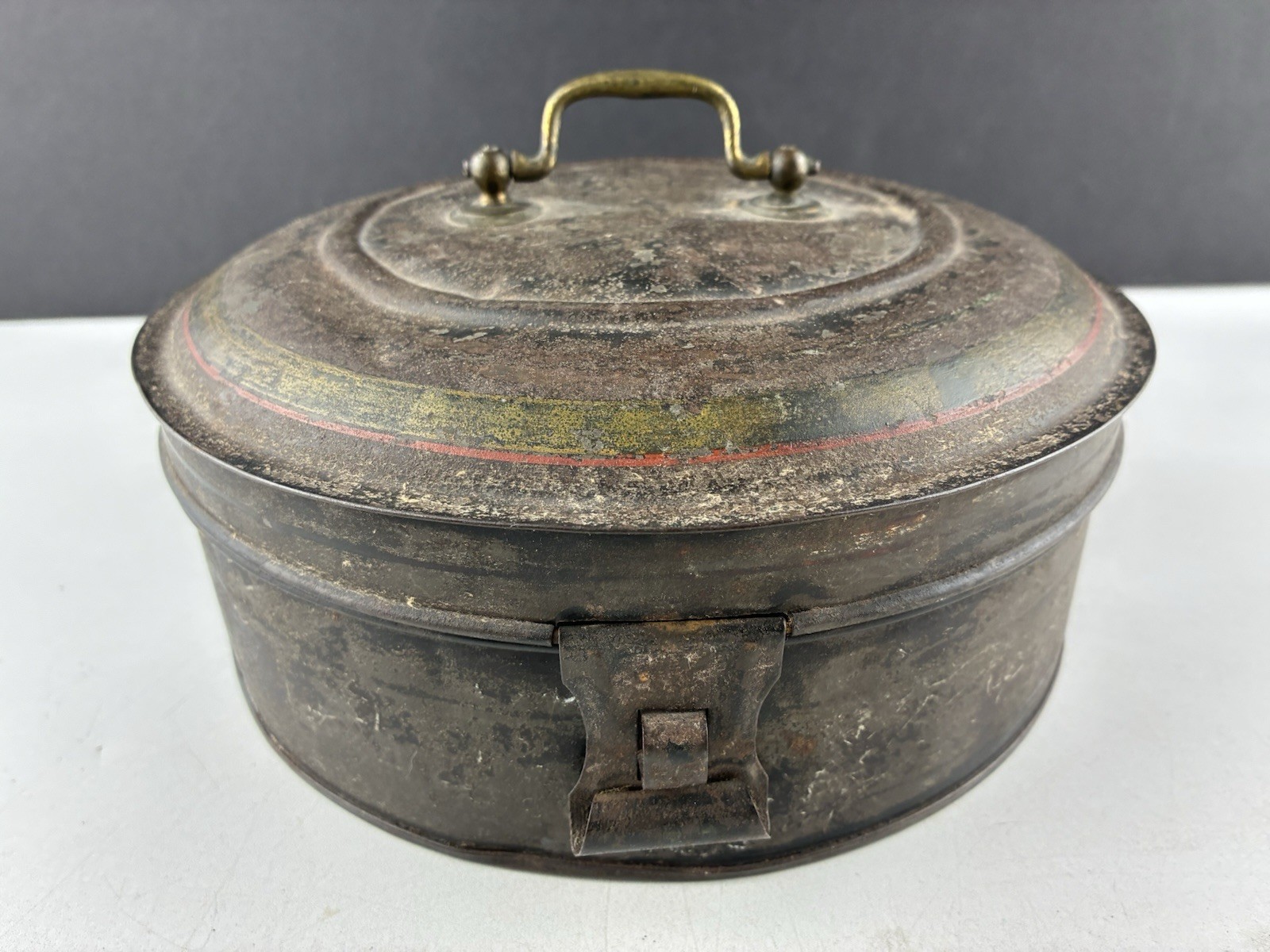 Antique Toleware Tin Spice Box w/ 7 Individual Spice Tins ~ Round w/ Drop Handle