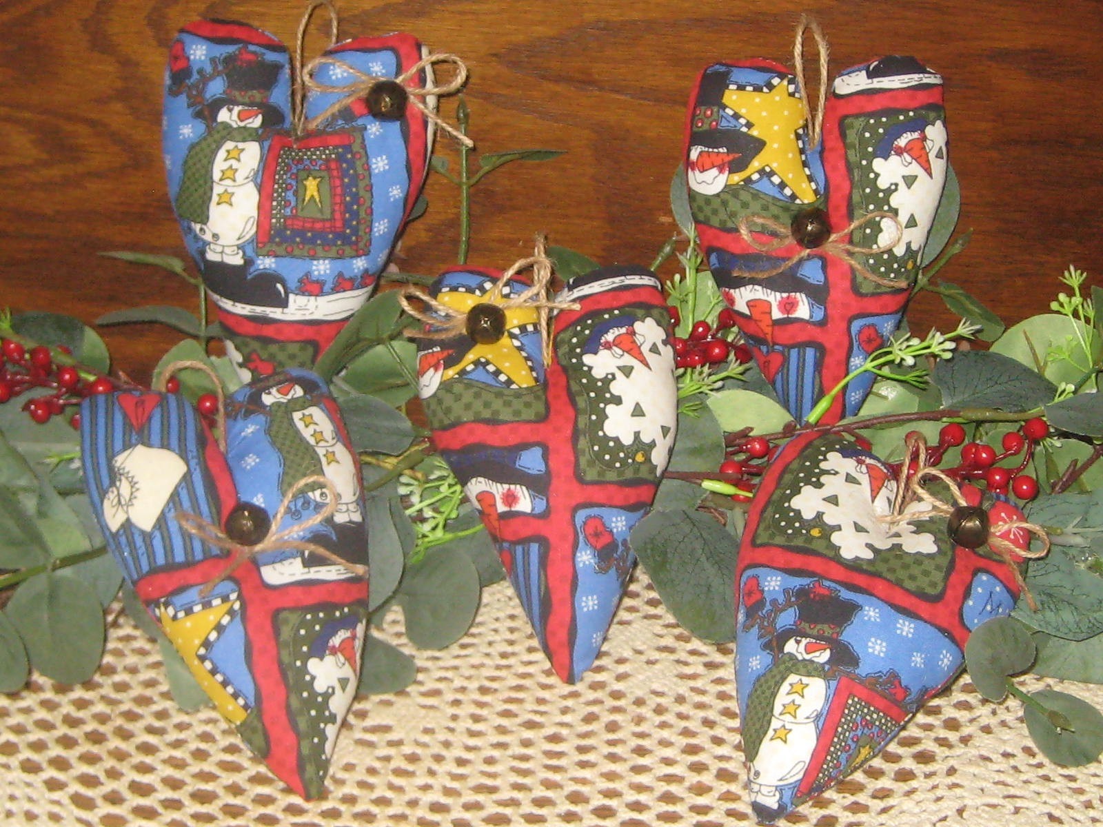Country Christmas 5 Snowmen Patchwork Fabric Hearts Ornaments Wreath Accents