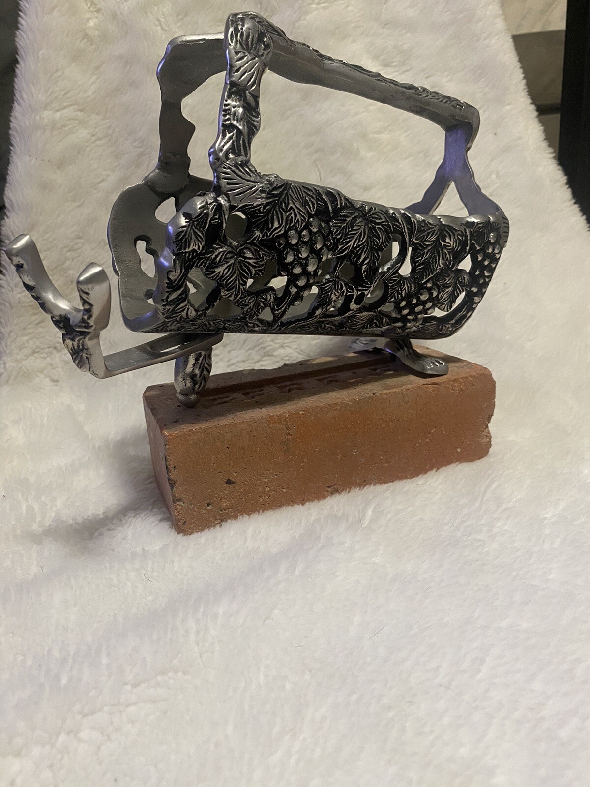 Vintage Silver Plated Grape Leaf Wine Anyique Bottle Holder/Caddy