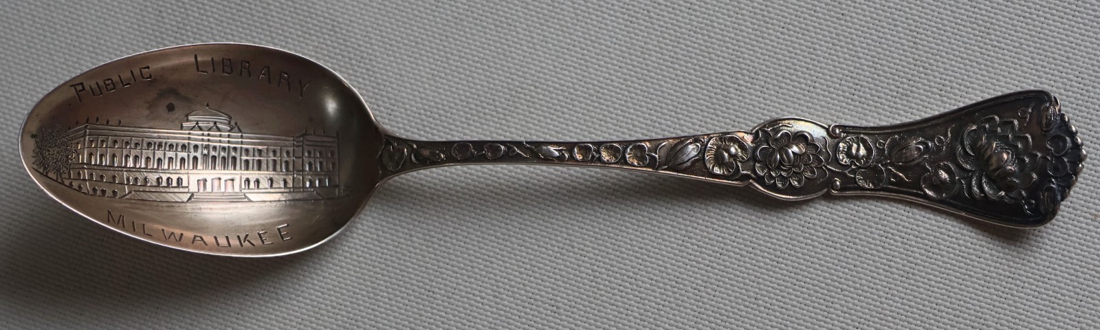 Antique 5″ Sterling Silver Milwaukee Public Library Souvenir Spoon Manchester Co
