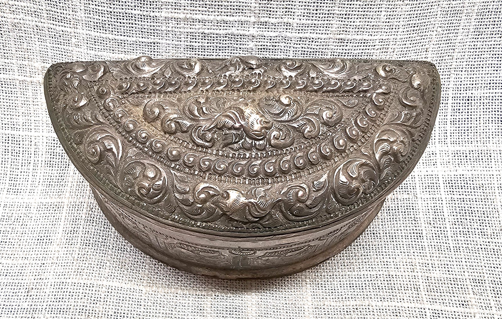 Early 20th Century Burmese Shan State Lime Box BIN06 DS36