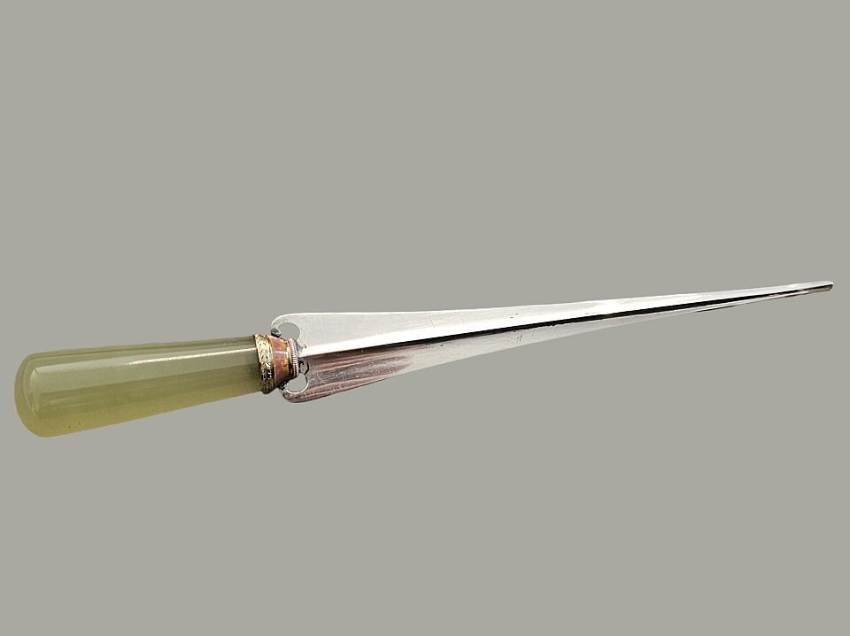 Karl FABERGÉ / Michael PERCHIN Gold – Enamel Silver / Bowenite – Letter Opener